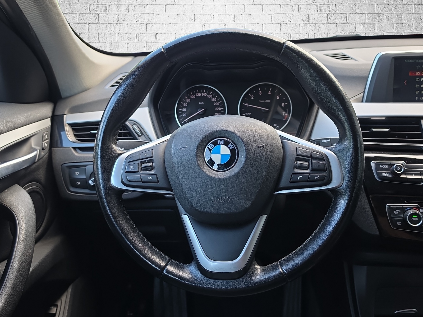 BMW X1 sDrive 18i Sport Line Steptronic-image-12