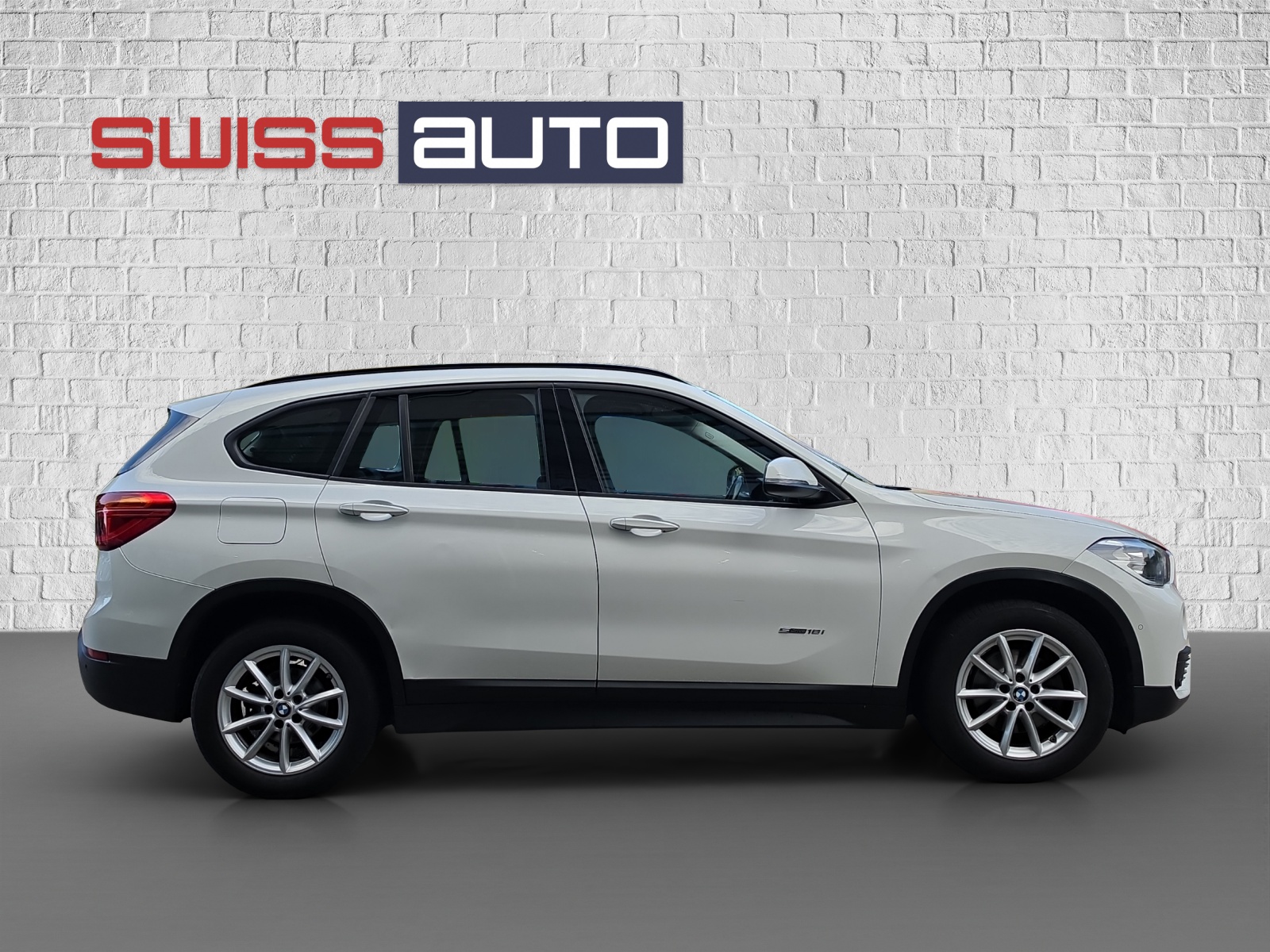 BMW X1 sDrive 18i Sport Line Steptronic-image-3