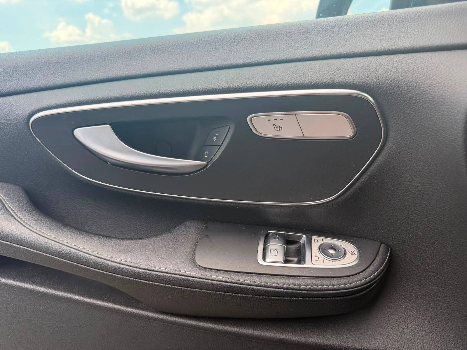 MERCEDES-BENZ V 220 d Avantgarde lang 7G-Tronic*8-Plätze*-image-9