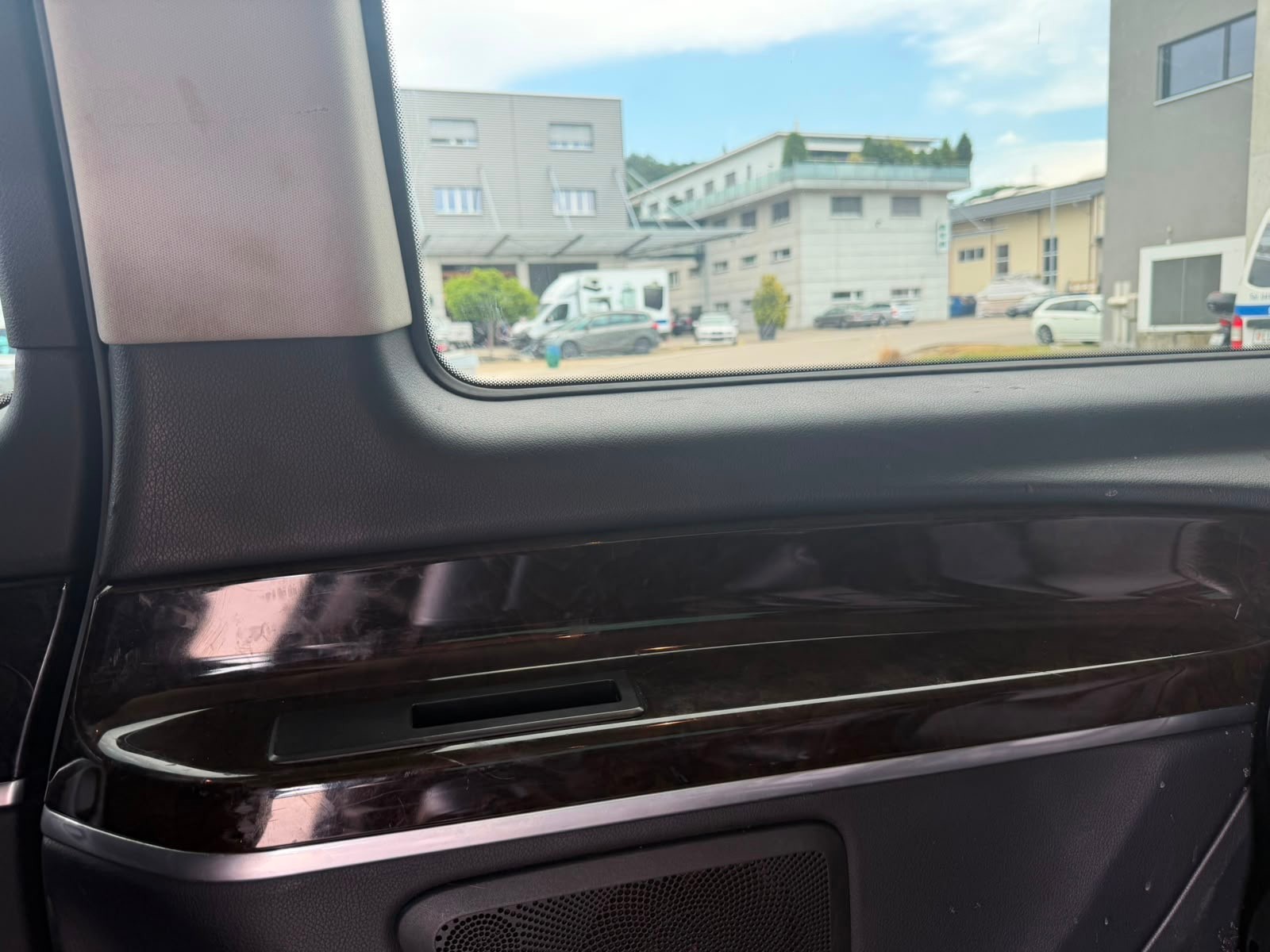 MERCEDES-BENZ V 220 d Avantgarde lang 7G-Tronic*8-Plätze*-image-15
