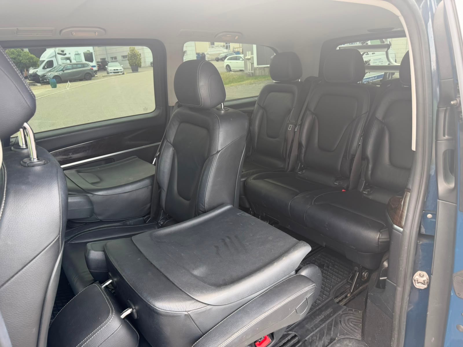 MERCEDES-BENZ V 220 d Avantgarde lang 7G-Tronic*8-Plätze*-image-16