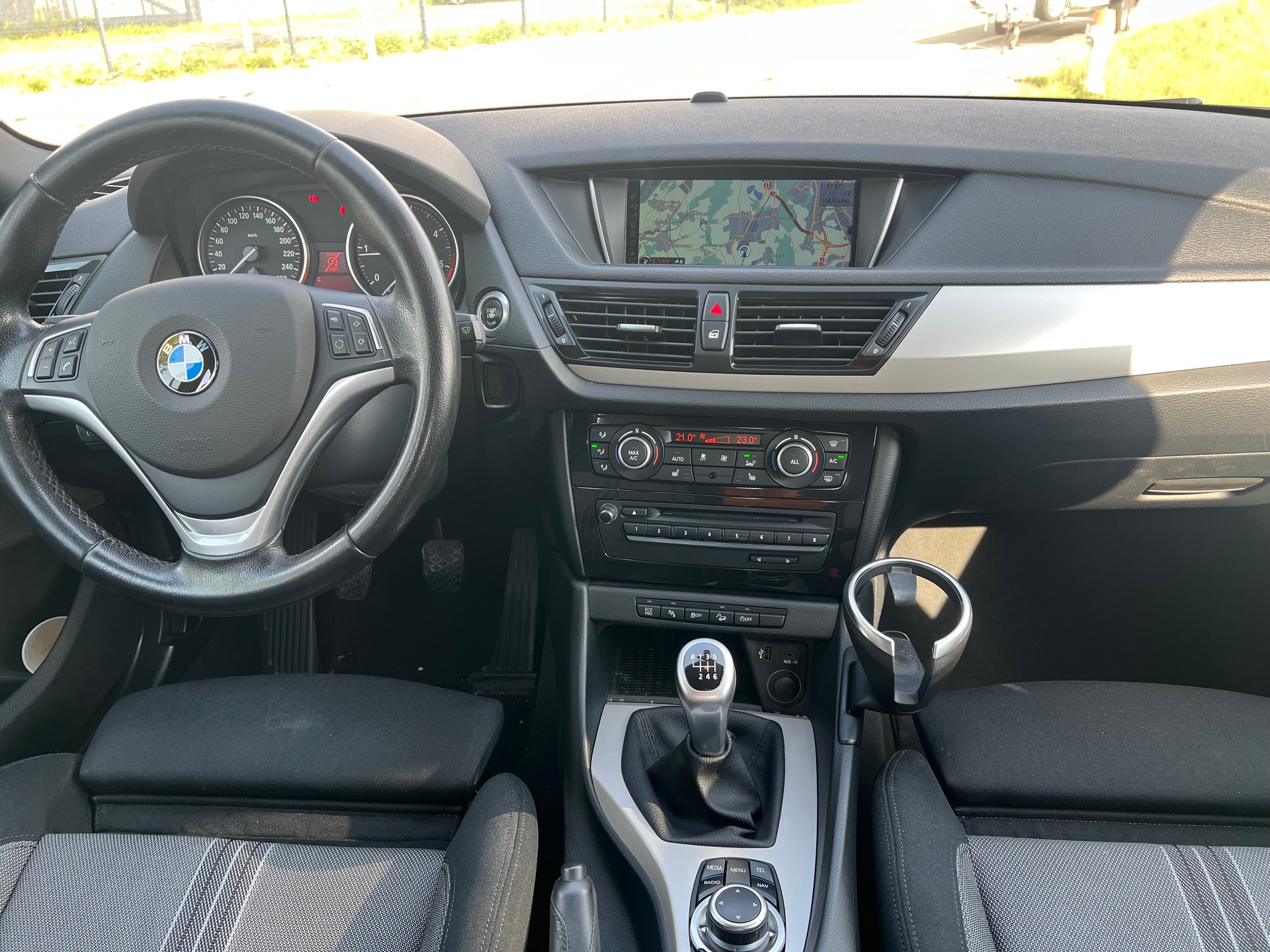 BMW X1 xDrive 20d Sport Line- AWD- 4X4-image-16