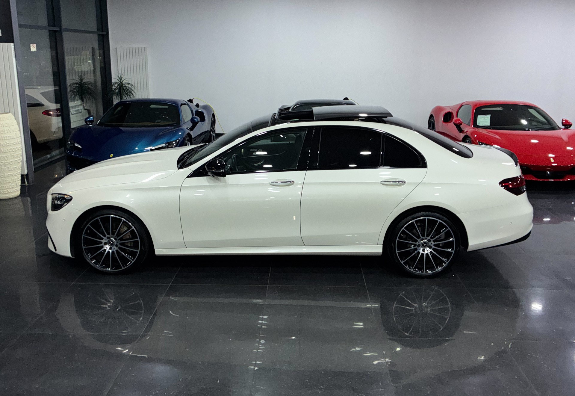 MERCEDES-BENZ E 220 d 4Matic AMG Line Swiss Star 9G-Tronic-image-3