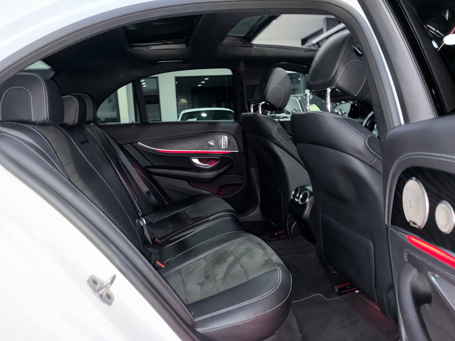 MERCEDES-BENZ E 220 d 4Matic AMG Line Swiss Star 9G-Tronic-image-12