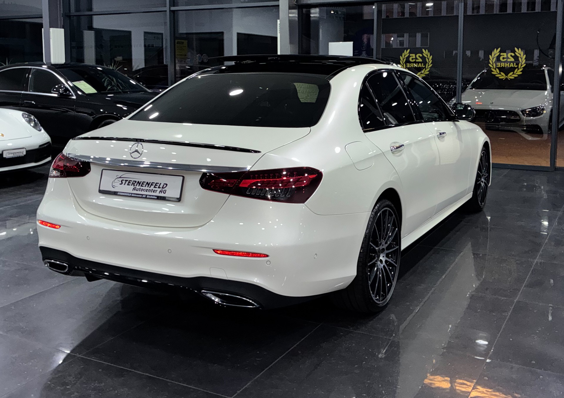 MERCEDES-BENZ E 220 d 4Matic AMG Line Swiss Star 9G-Tronic-image-4