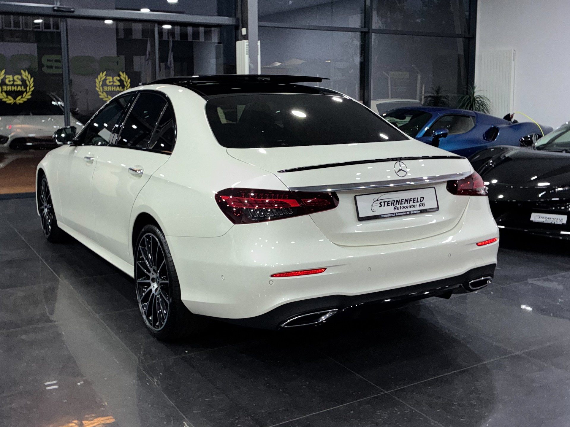 MERCEDES-BENZ E 220 d 4Matic AMG Line Swiss Star 9G-Tronic-image-5