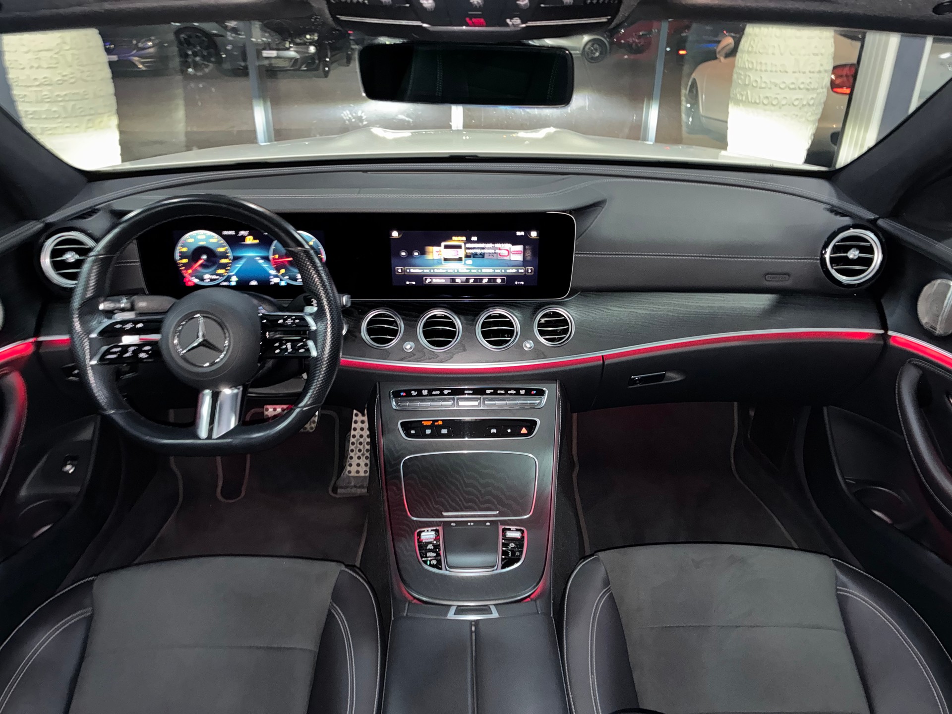 MERCEDES-BENZ E 220 d 4Matic AMG Line Swiss Star 9G-Tronic-image-7