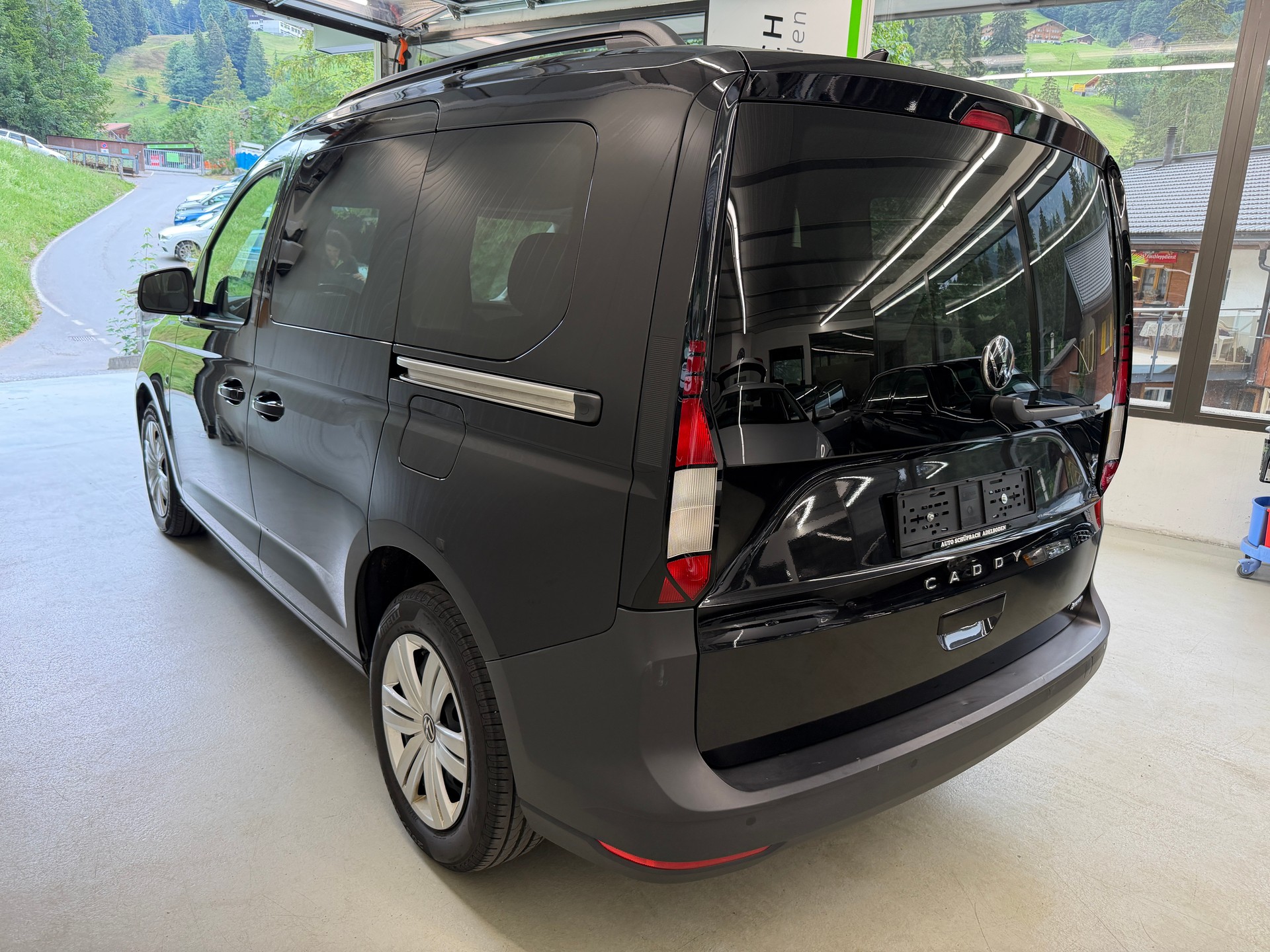 VW Caddy 2.0 TDI 4Motion Comfort-image-5