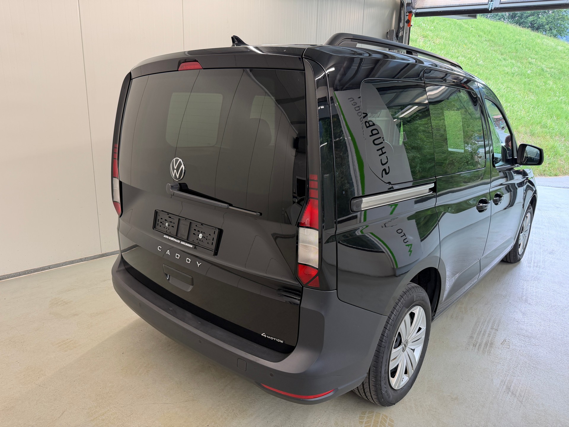 VW Caddy 2.0 TDI 4Motion Comfort-image-3