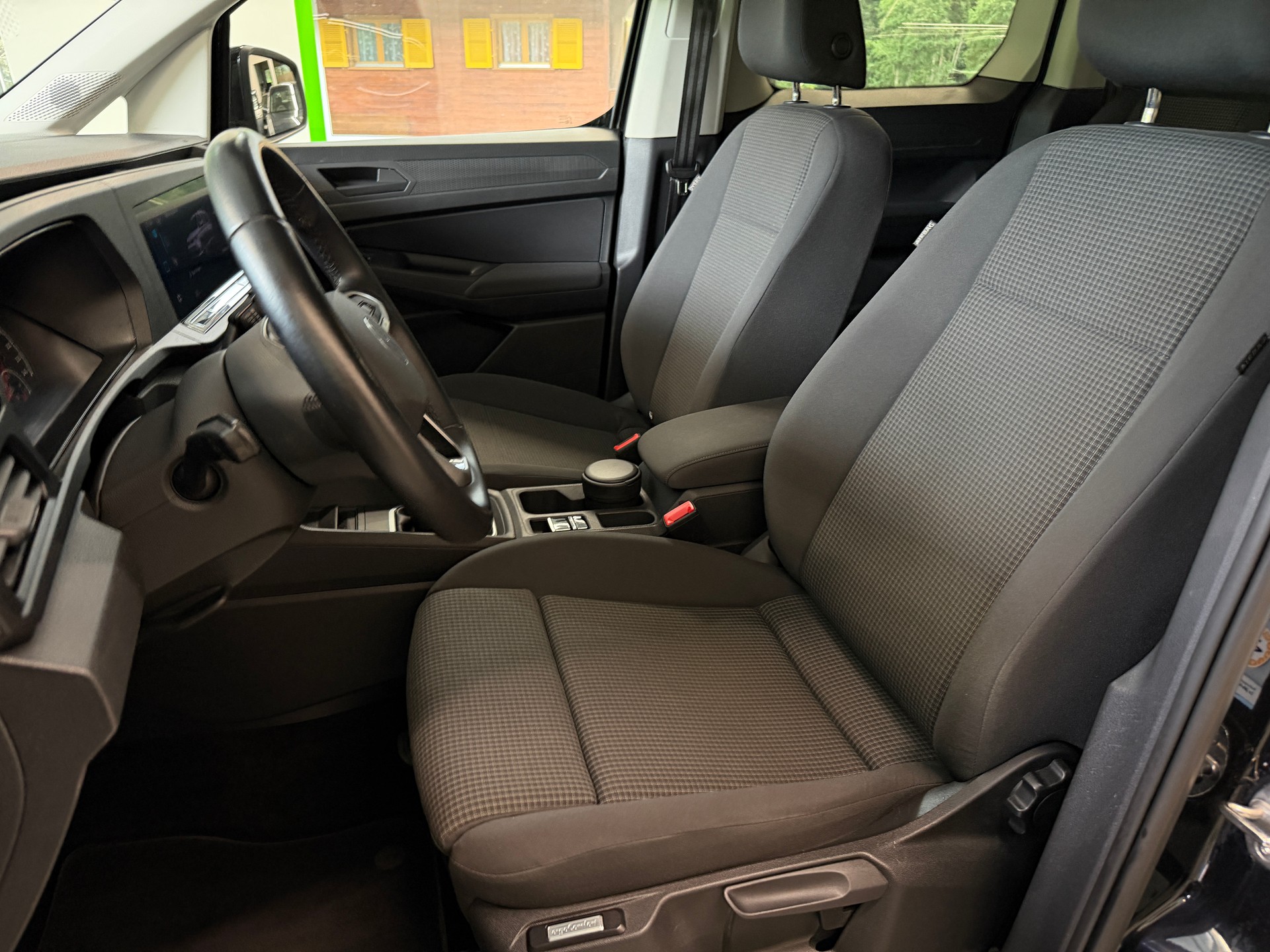 VW Caddy 2.0 TDI 4Motion Comfort-image-11
