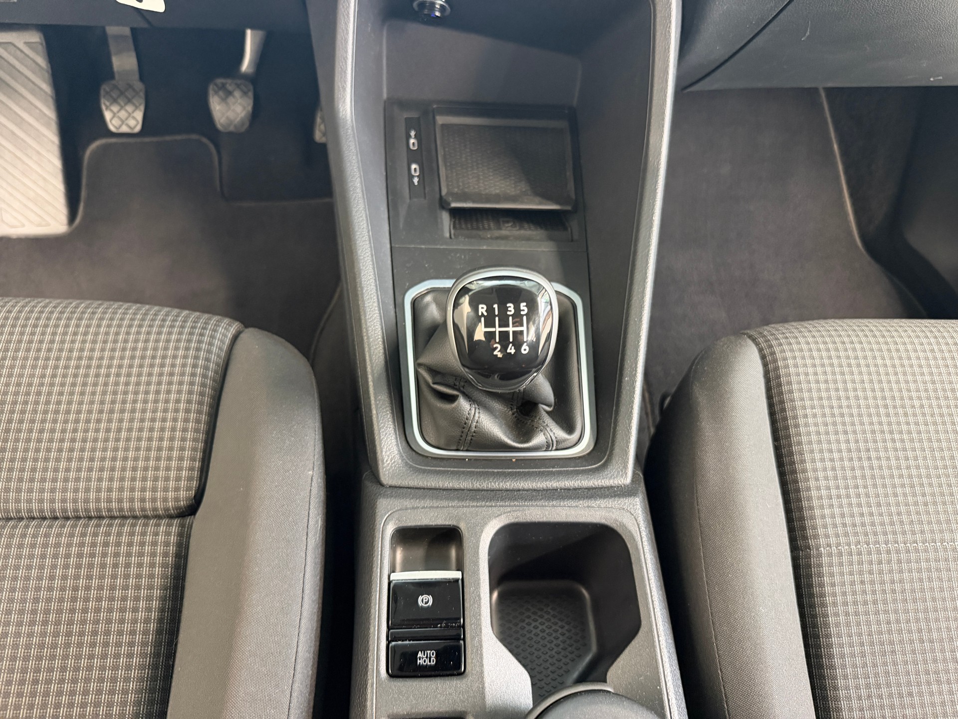 VW Caddy 2.0 TDI 4Motion Comfort-image-24