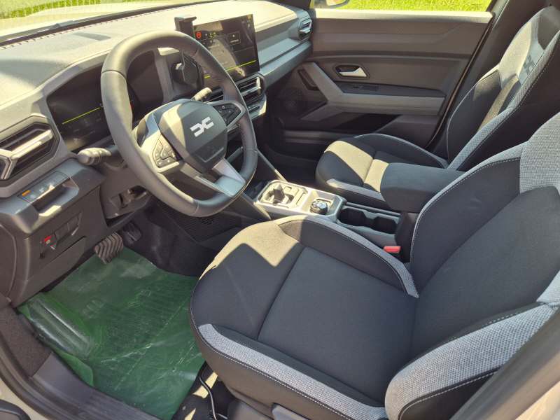 DACIA Duster 1.2 Hybrid Journey 4WD-image-4