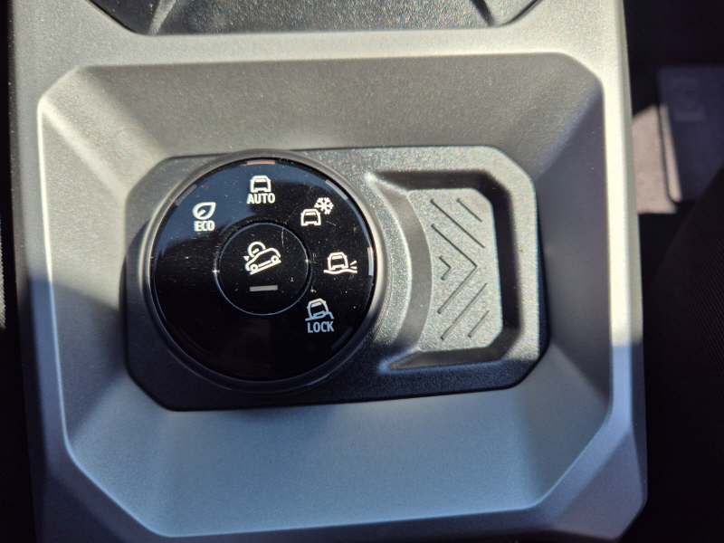 DACIA Duster 1.2 Hybrid Journey 4WD-image-12