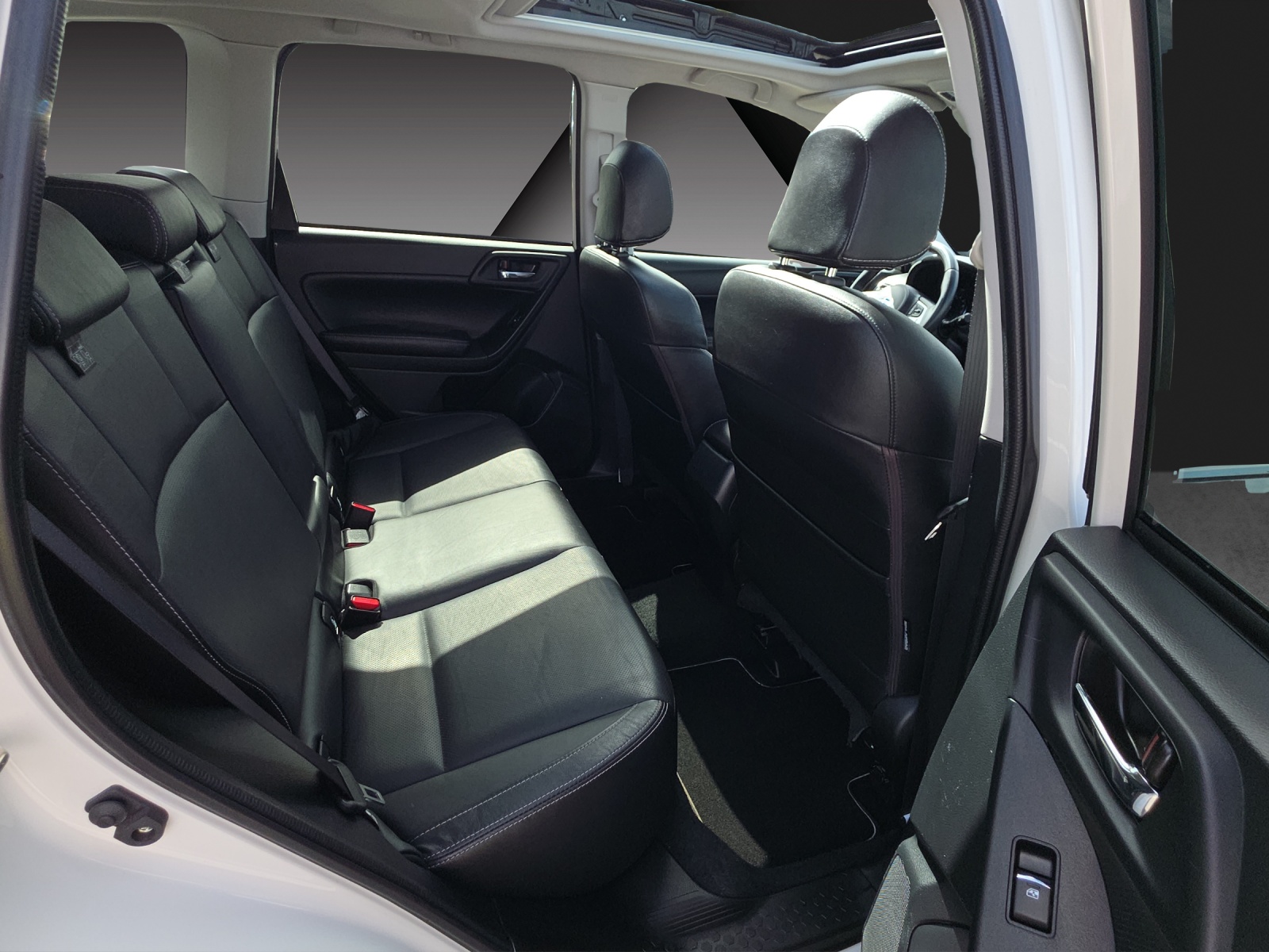SUBARU Forester 2.0i Executive Lineartronic-image-17