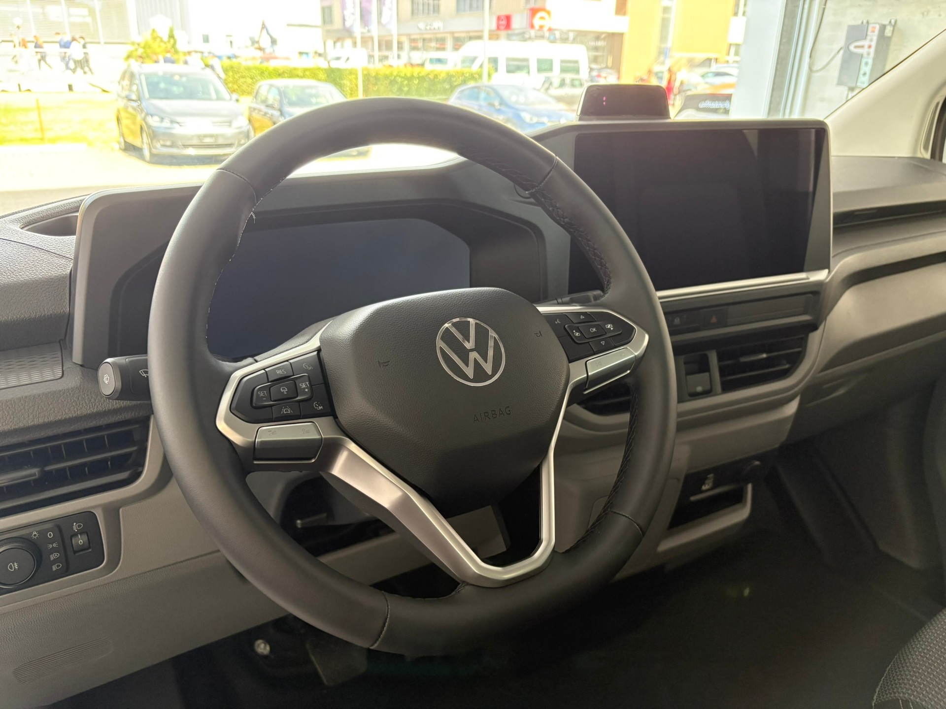 VW Transporter 2.0 TDI Automat-image-14
