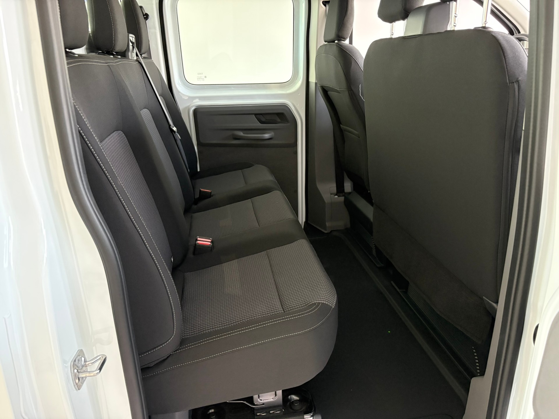 VW Transporter 2.0 TDI Automat-image-6