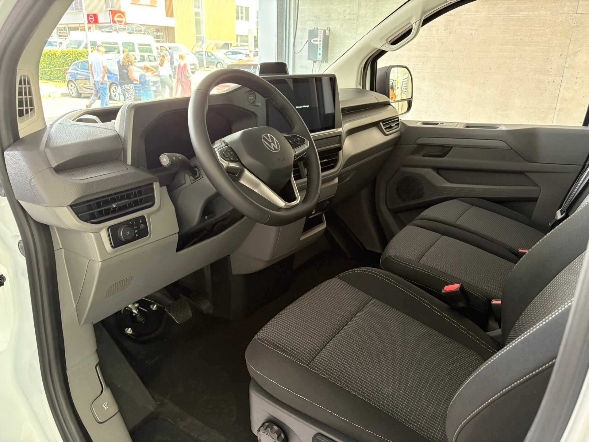 VW Transporter 2.0 TDI Automat-image-10