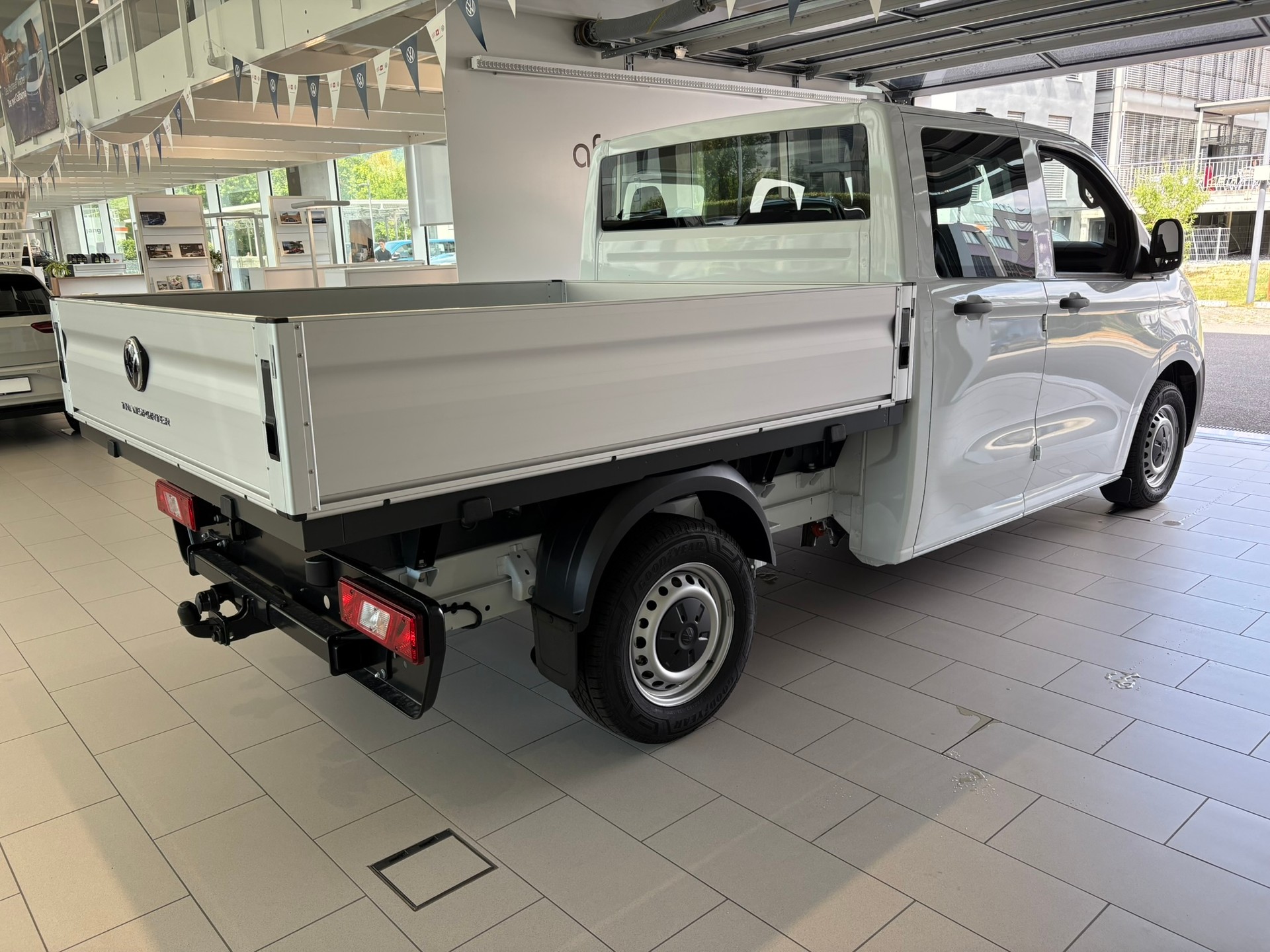 VW Transporter 2.0 TDI Automat-showroom-element-1