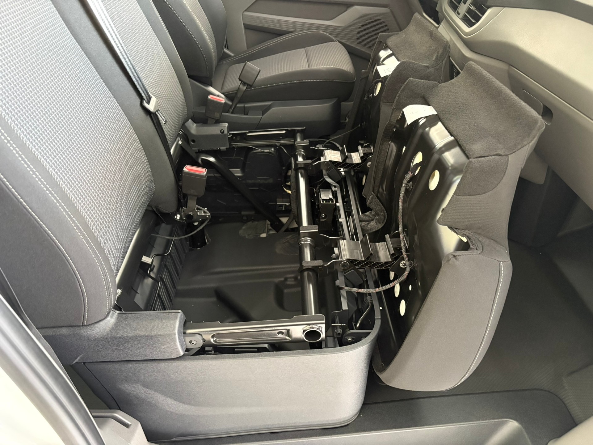 VW Transporter 2.0 TDI Automat-image-8