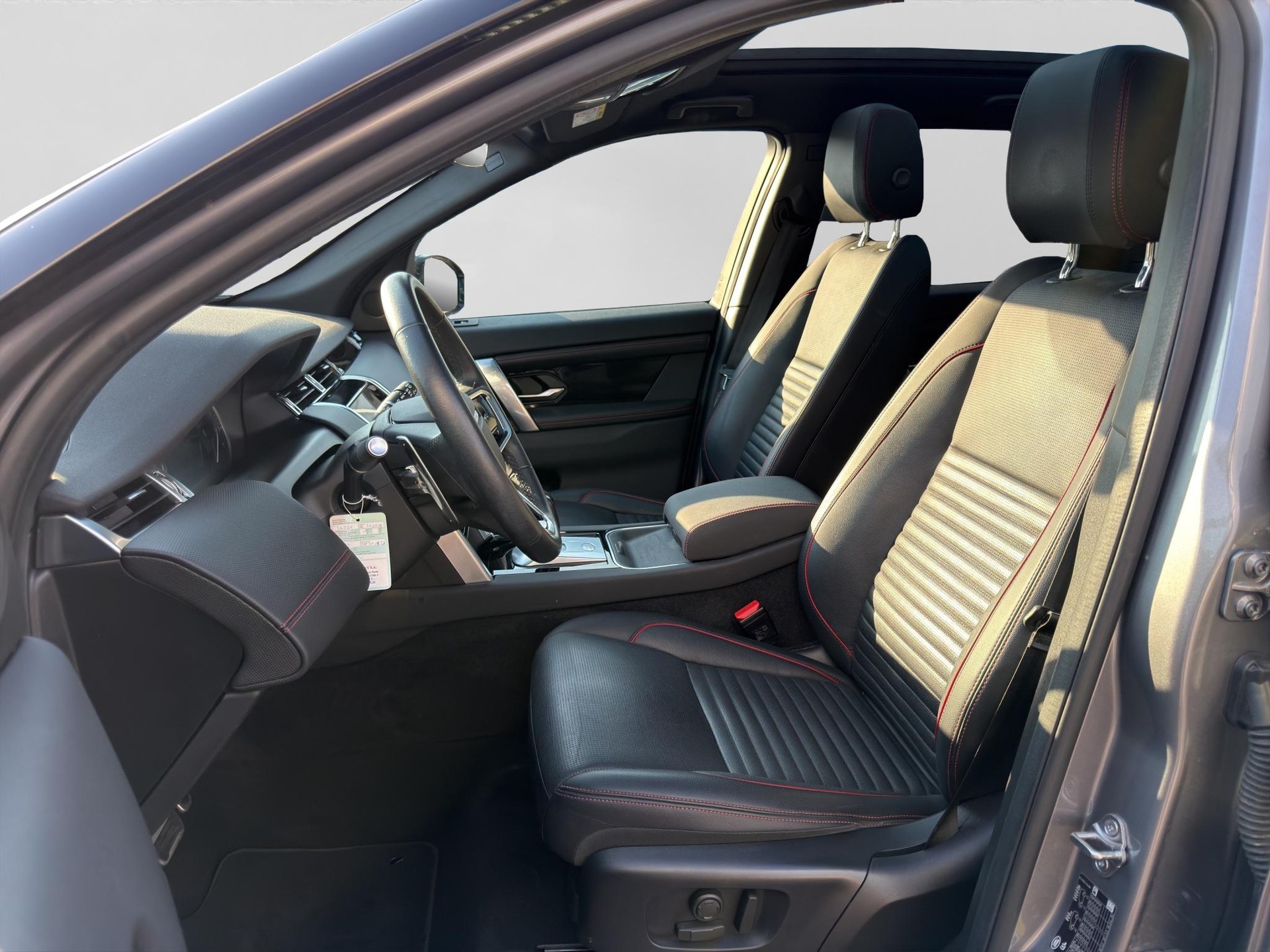 LAND ROVER Discovery Sport 1.5 T 300e R-Dynamic SE-image-1