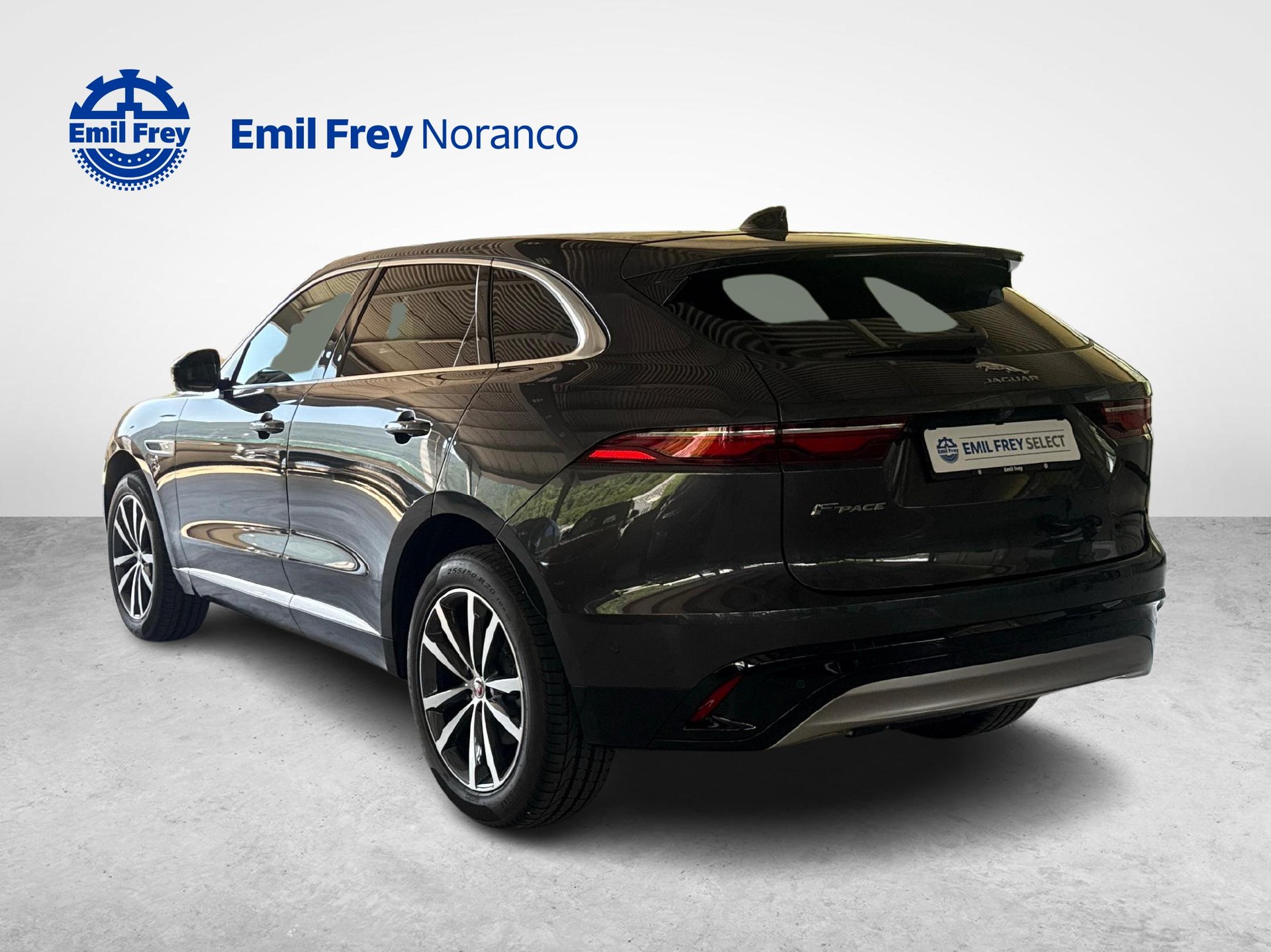 JAGUAR F-Pace 2.0 D I4 200 SE AWD - Ruote invernali incluse-image-2