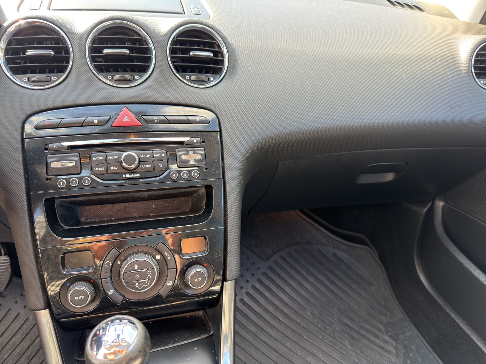 PEUGEOT 308 SW 2.0 HDI Allure-image-7