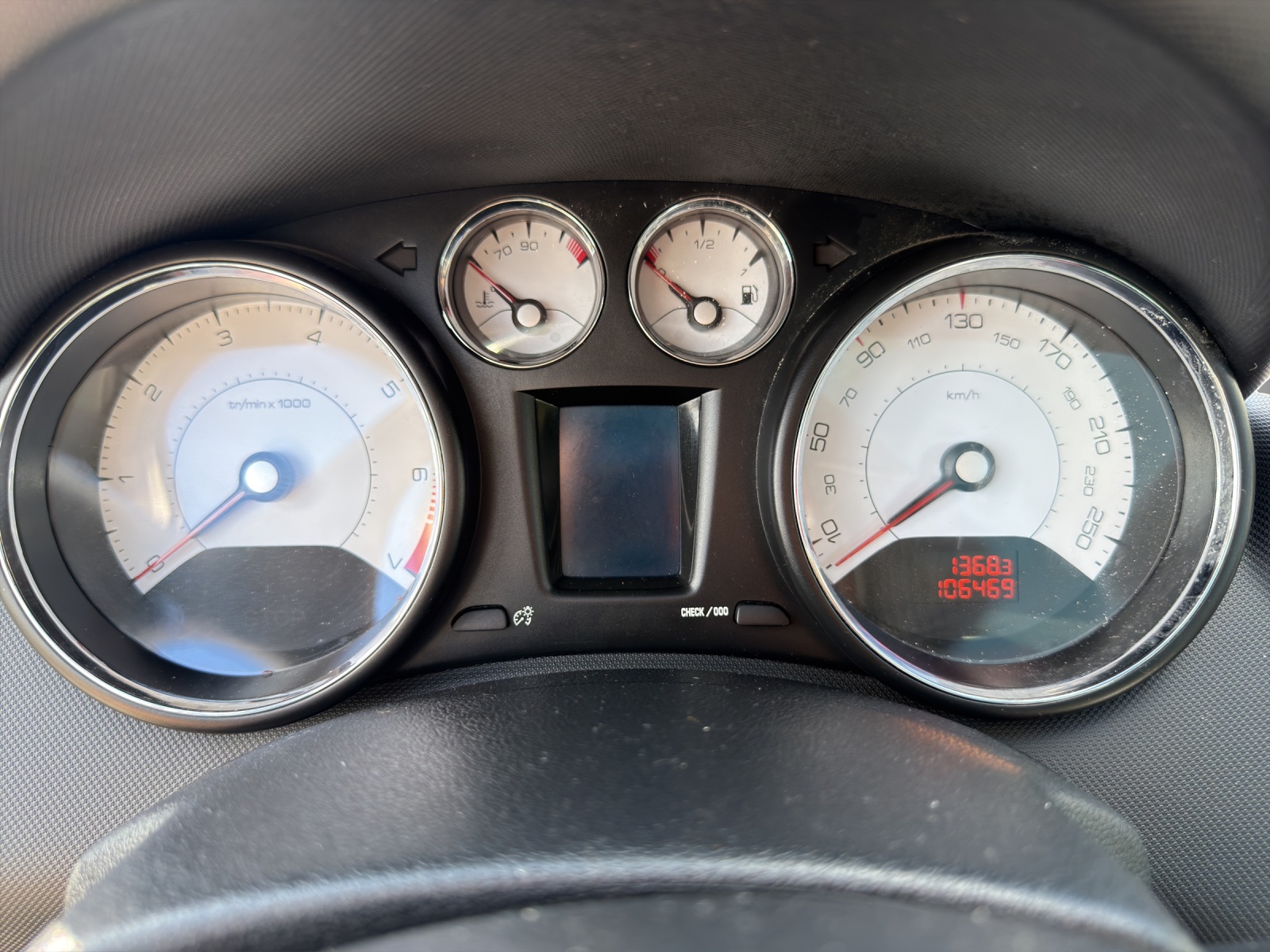 PEUGEOT 308 SW 2.0 HDI Allure-image-8