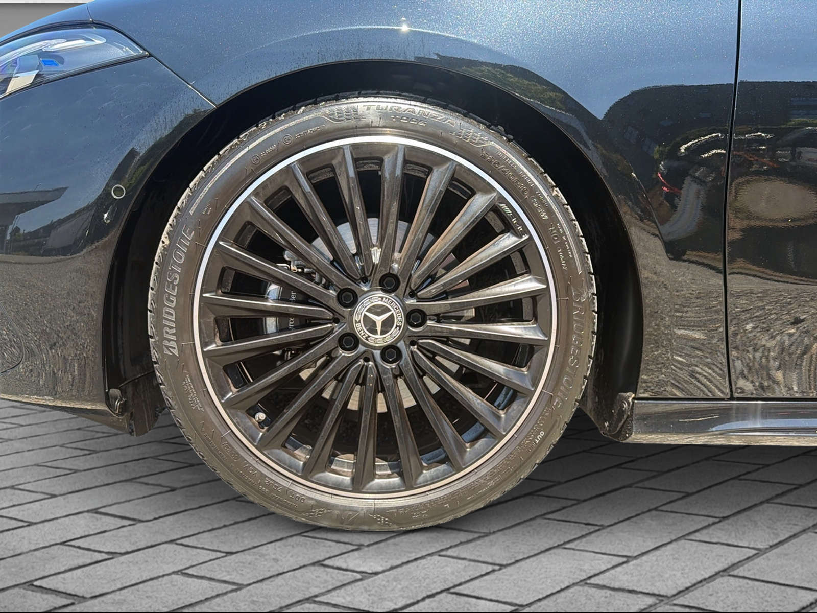 MERCEDES-BENZ A 200 AMG Line Limousine-image-3