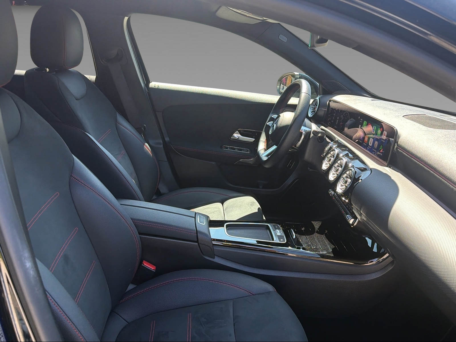 MERCEDES-BENZ A 200 AMG Line Limousine-image-19