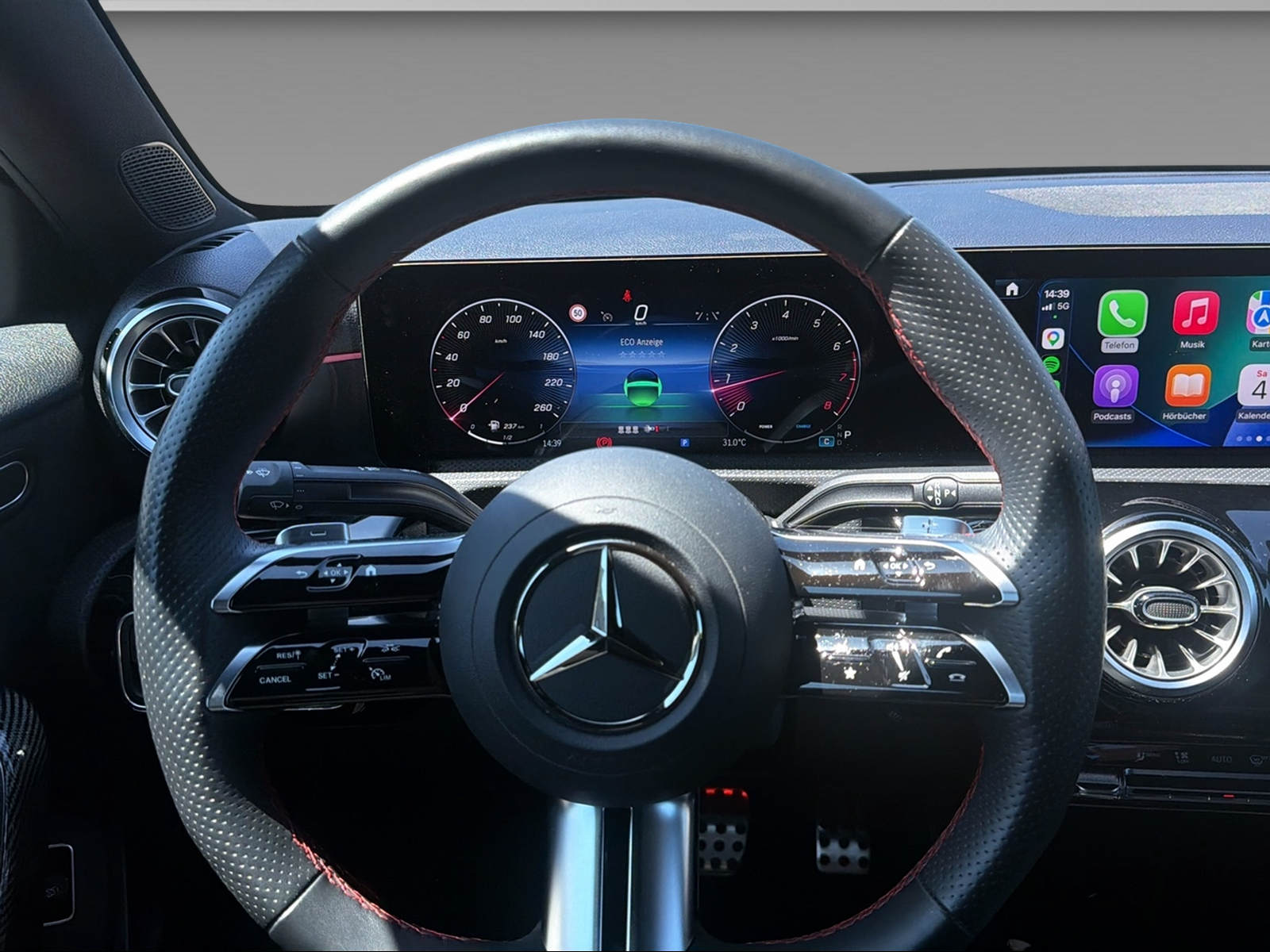 MERCEDES-BENZ A 200 AMG Line Limousine-image-17