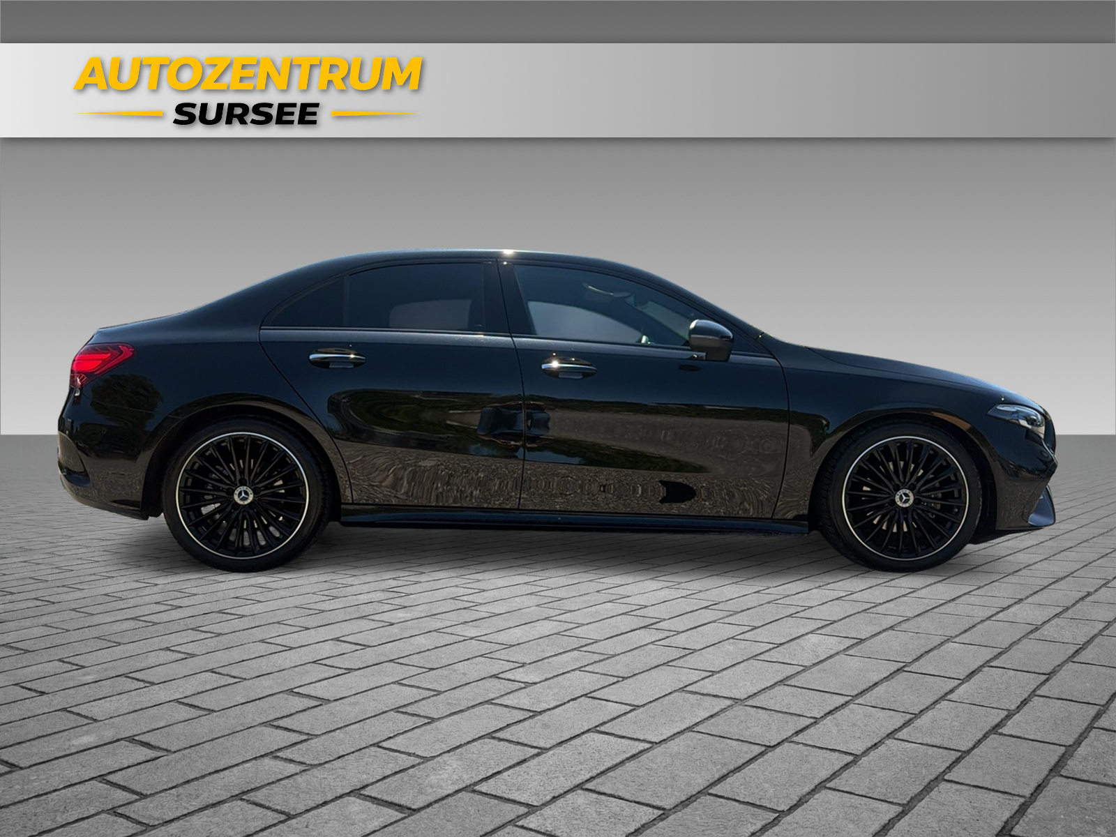 MERCEDES-BENZ A 200 AMG Line Limousine-image-9