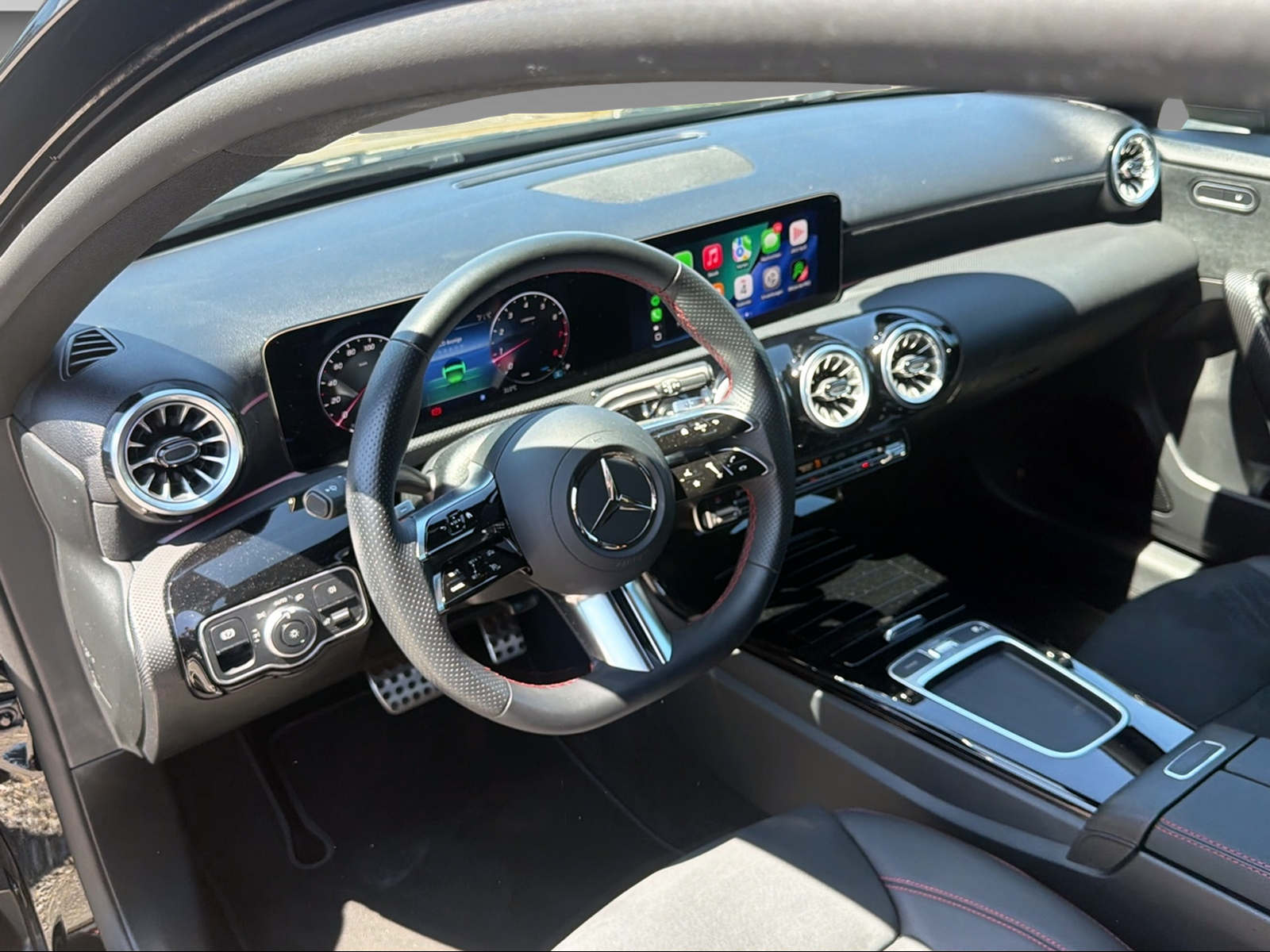MERCEDES-BENZ A 200 AMG Line Limousine-image-12