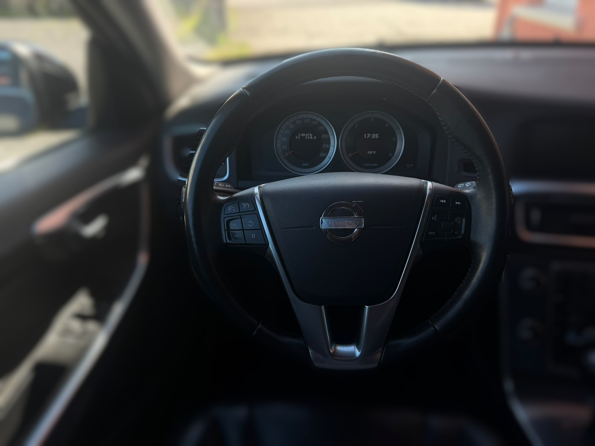 VOLVO V60 D3-image-8