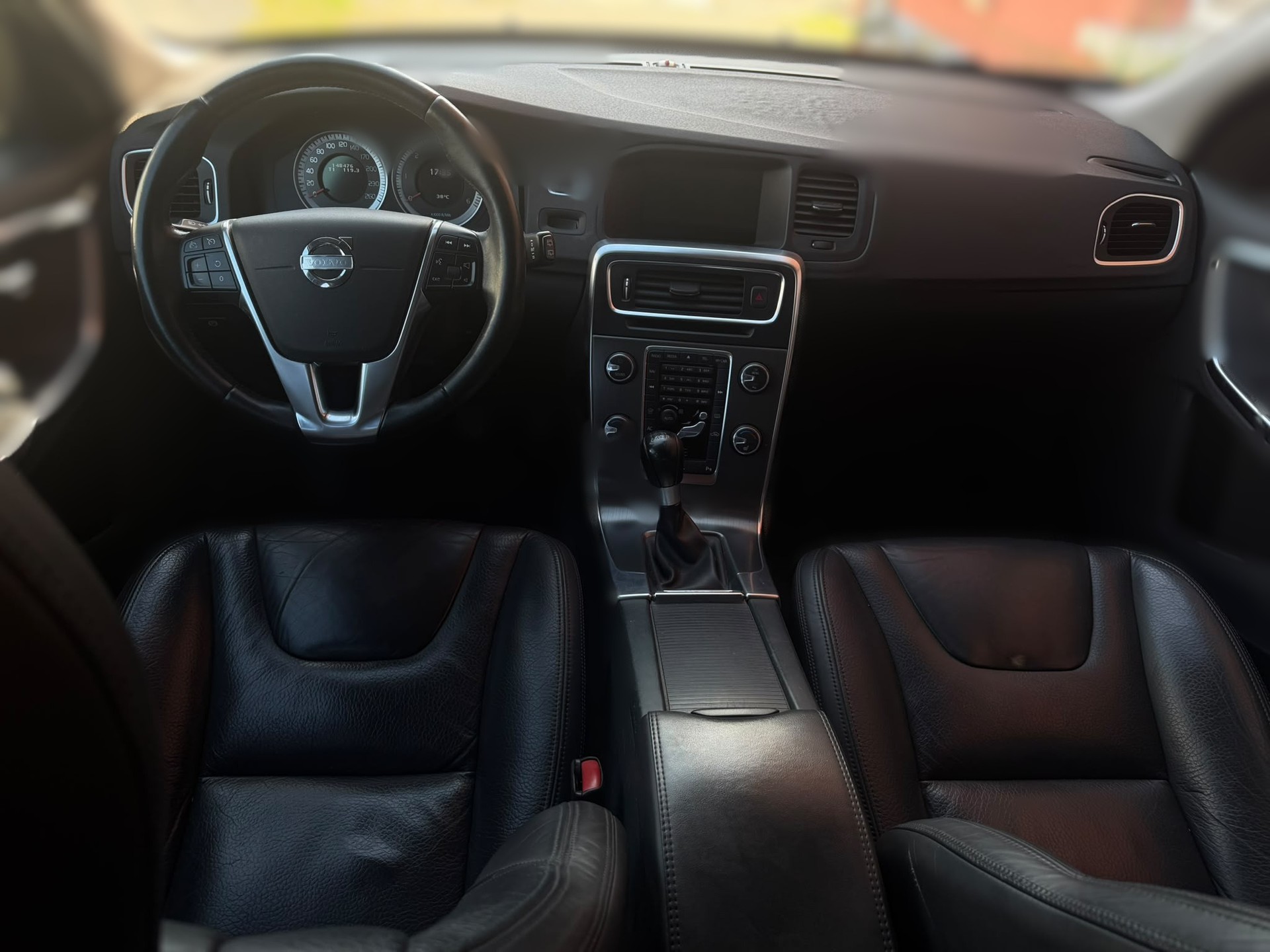 VOLVO V60 D3-image-6