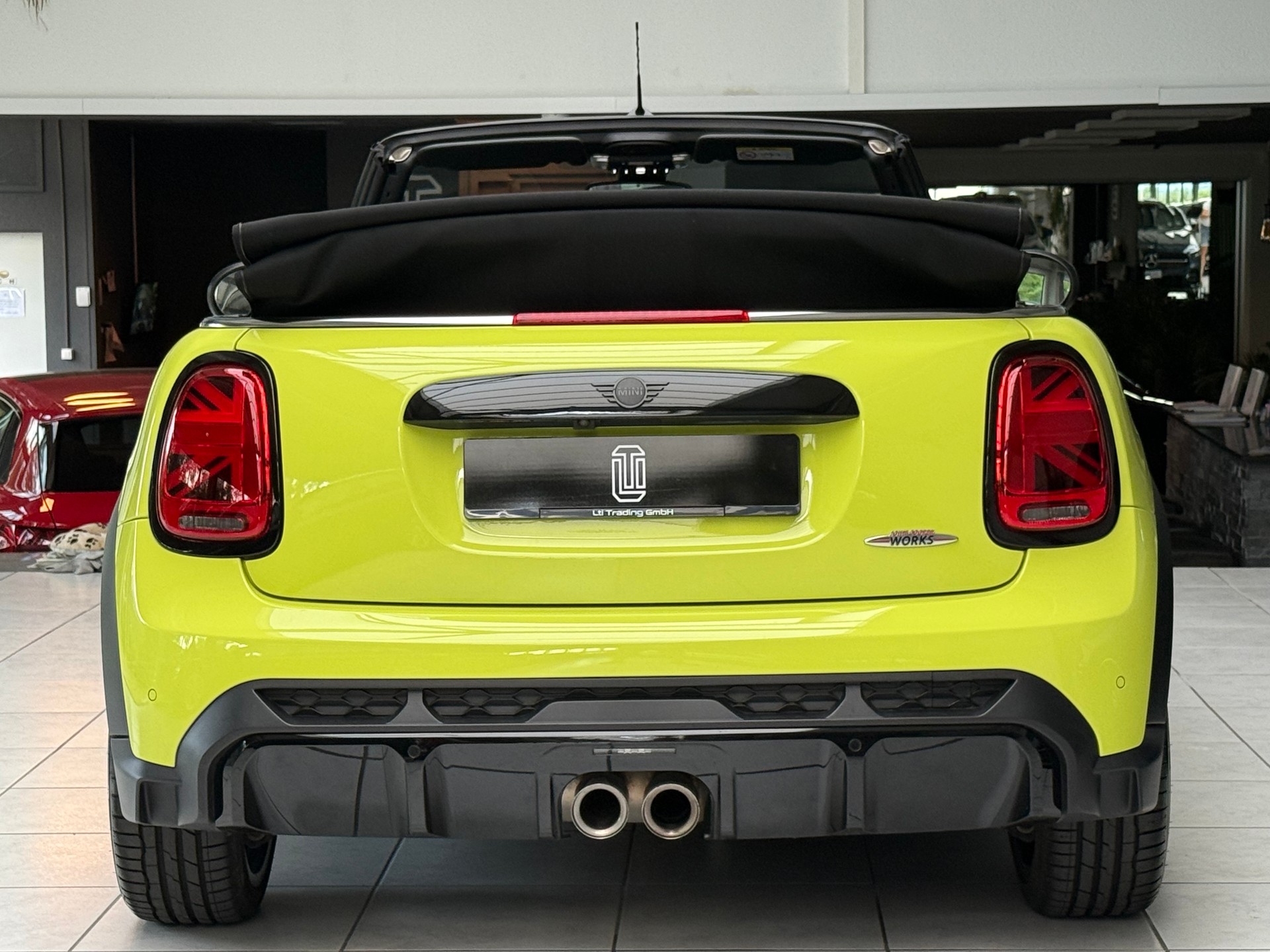 MINI Cooper John Cooper Works Cabriolet Steptronic-image-3