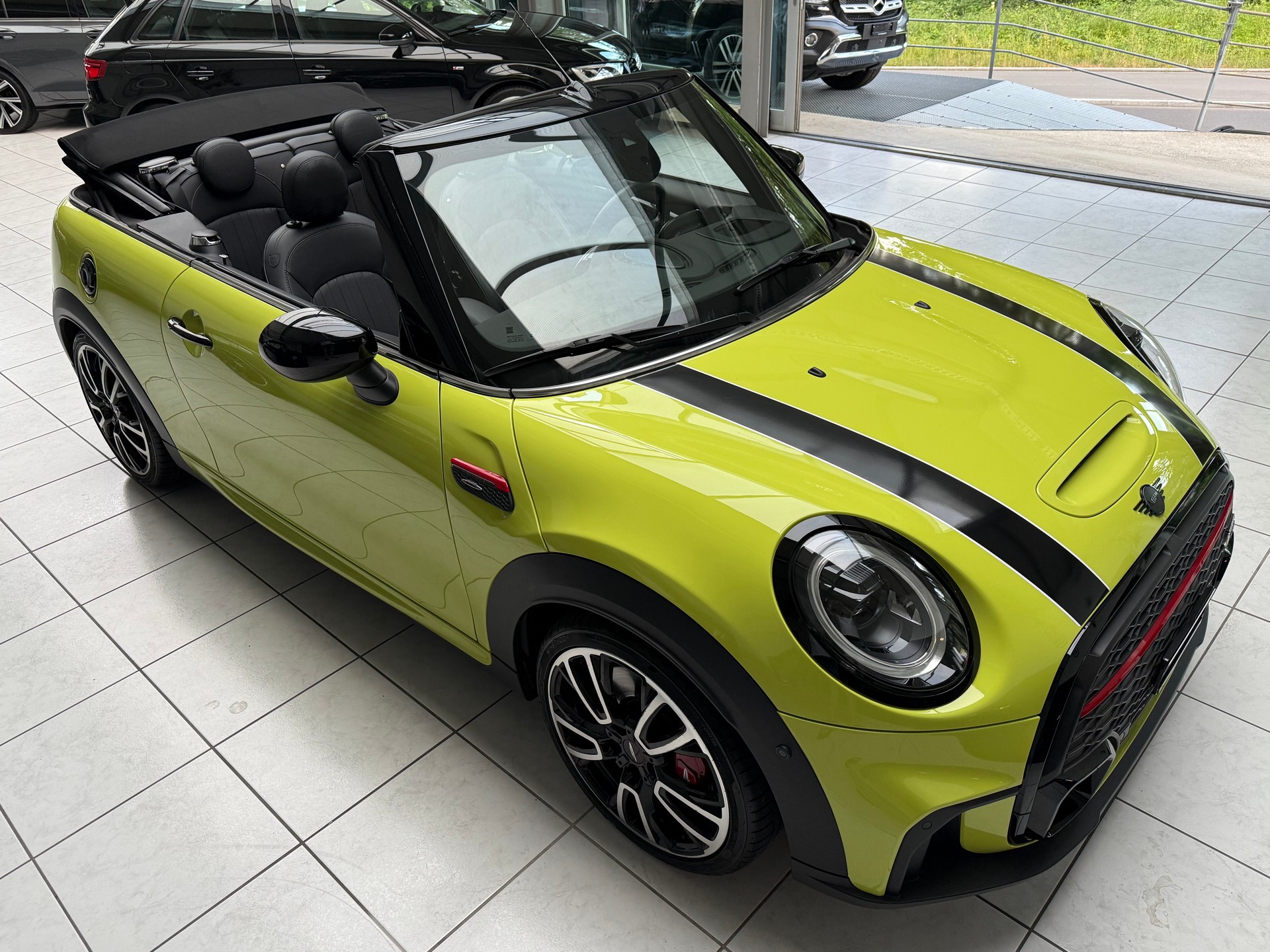 MINI Cooper John Cooper Works Cabriolet Steptronic-image-5