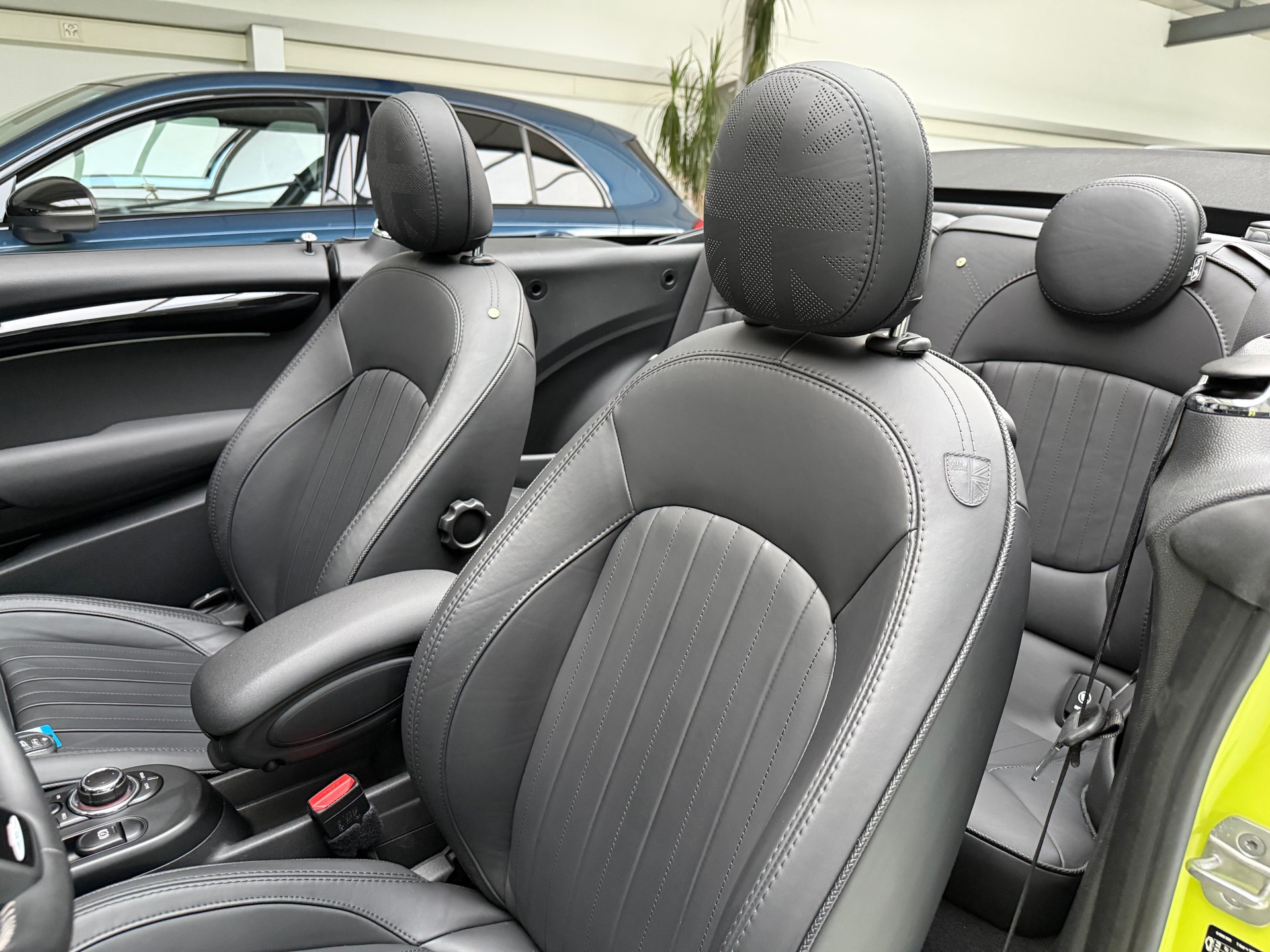 MINI Cooper John Cooper Works Cabriolet Steptronic-image-9