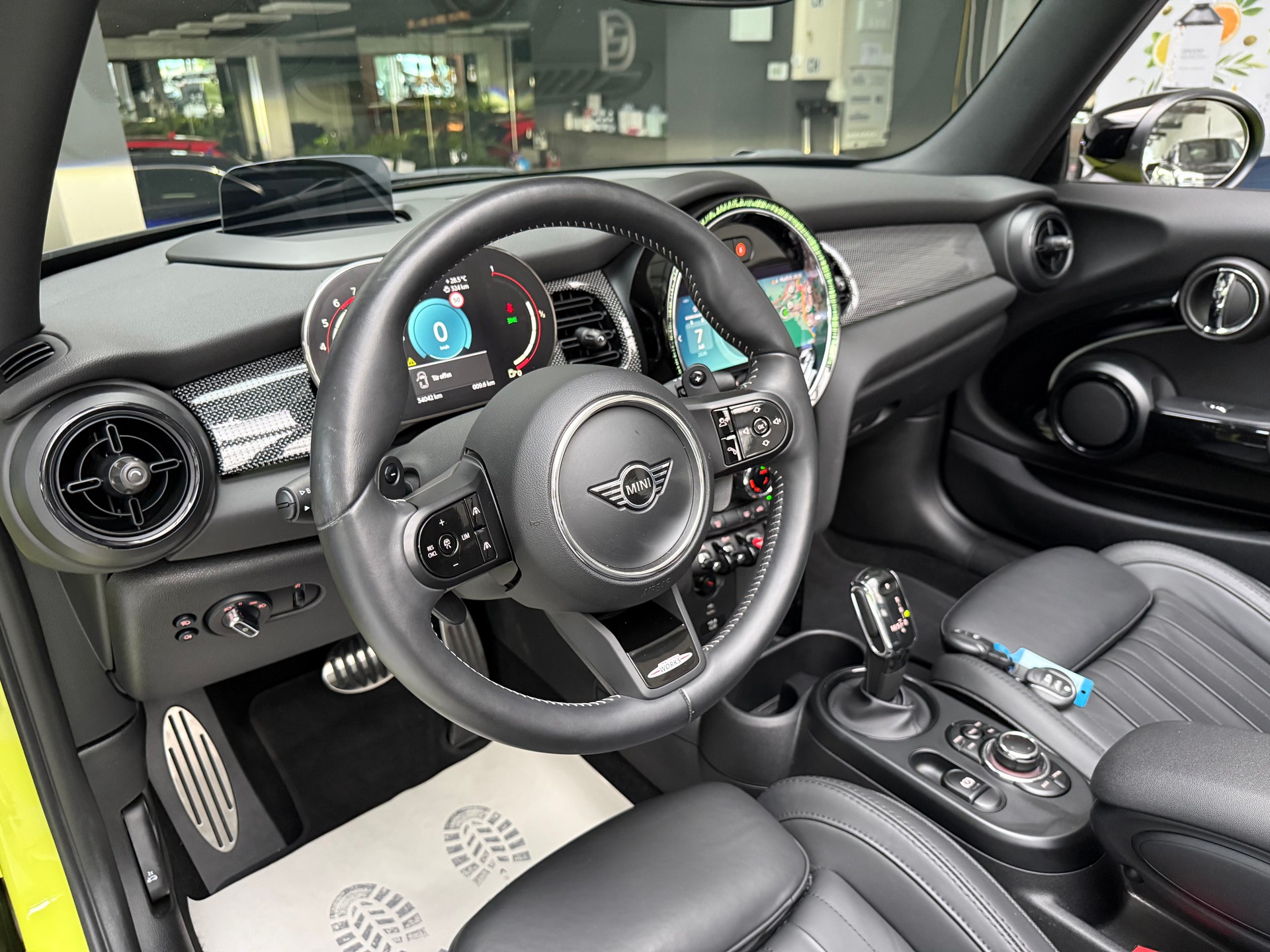 MINI Cooper John Cooper Works Cabriolet Steptronic-image-10