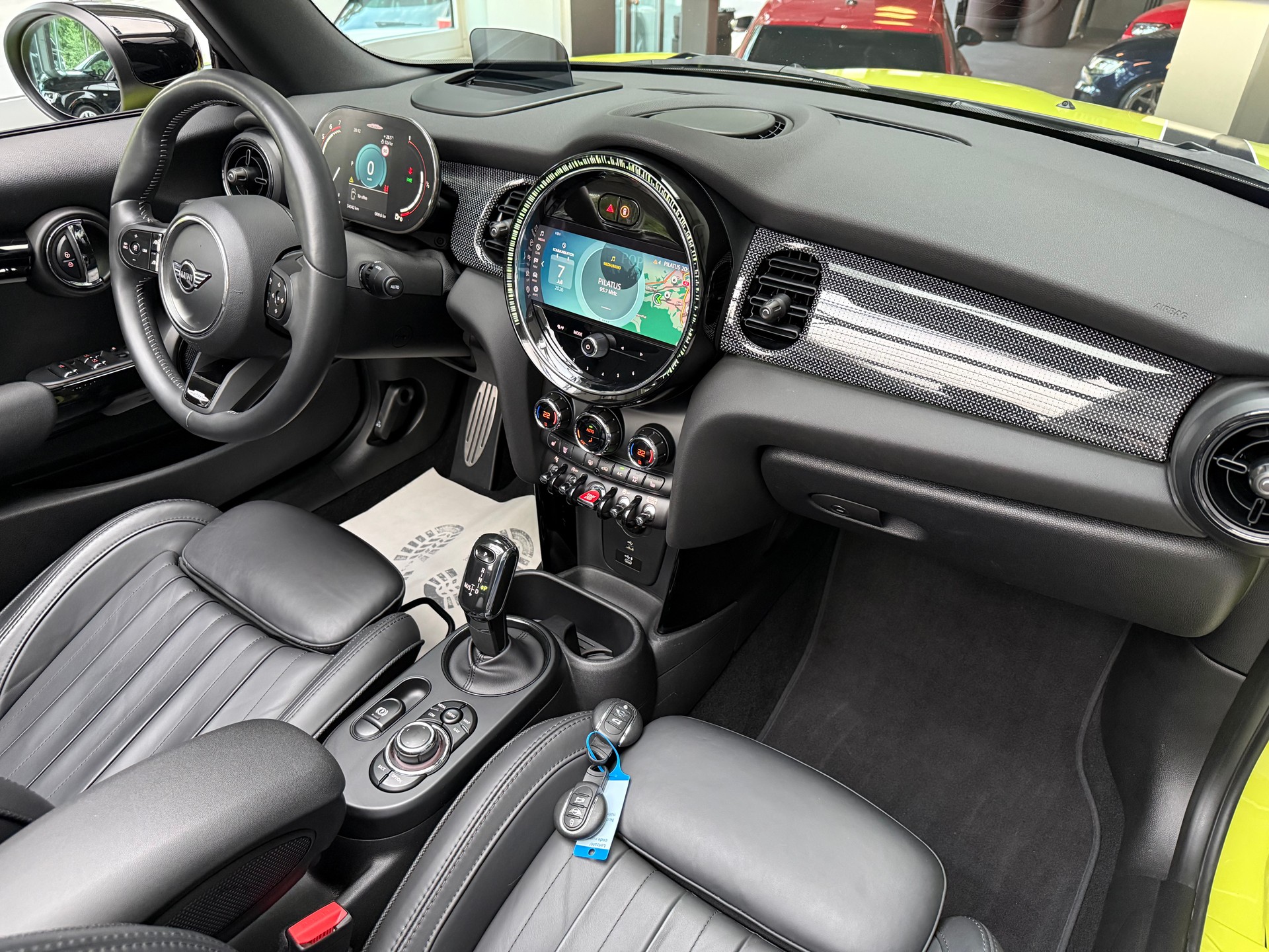 MINI Cooper John Cooper Works Cabriolet Steptronic-image-8