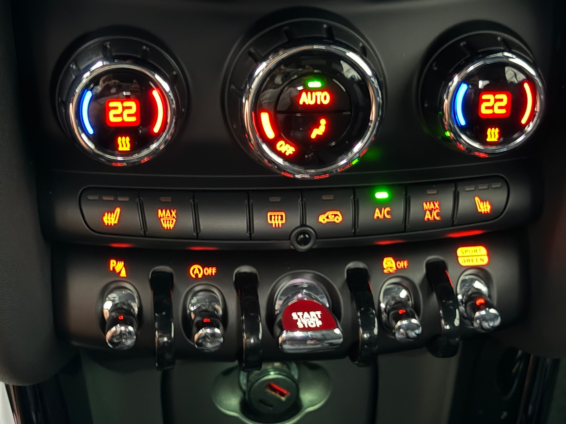 MINI Cooper John Cooper Works Cabriolet Steptronic-image-15