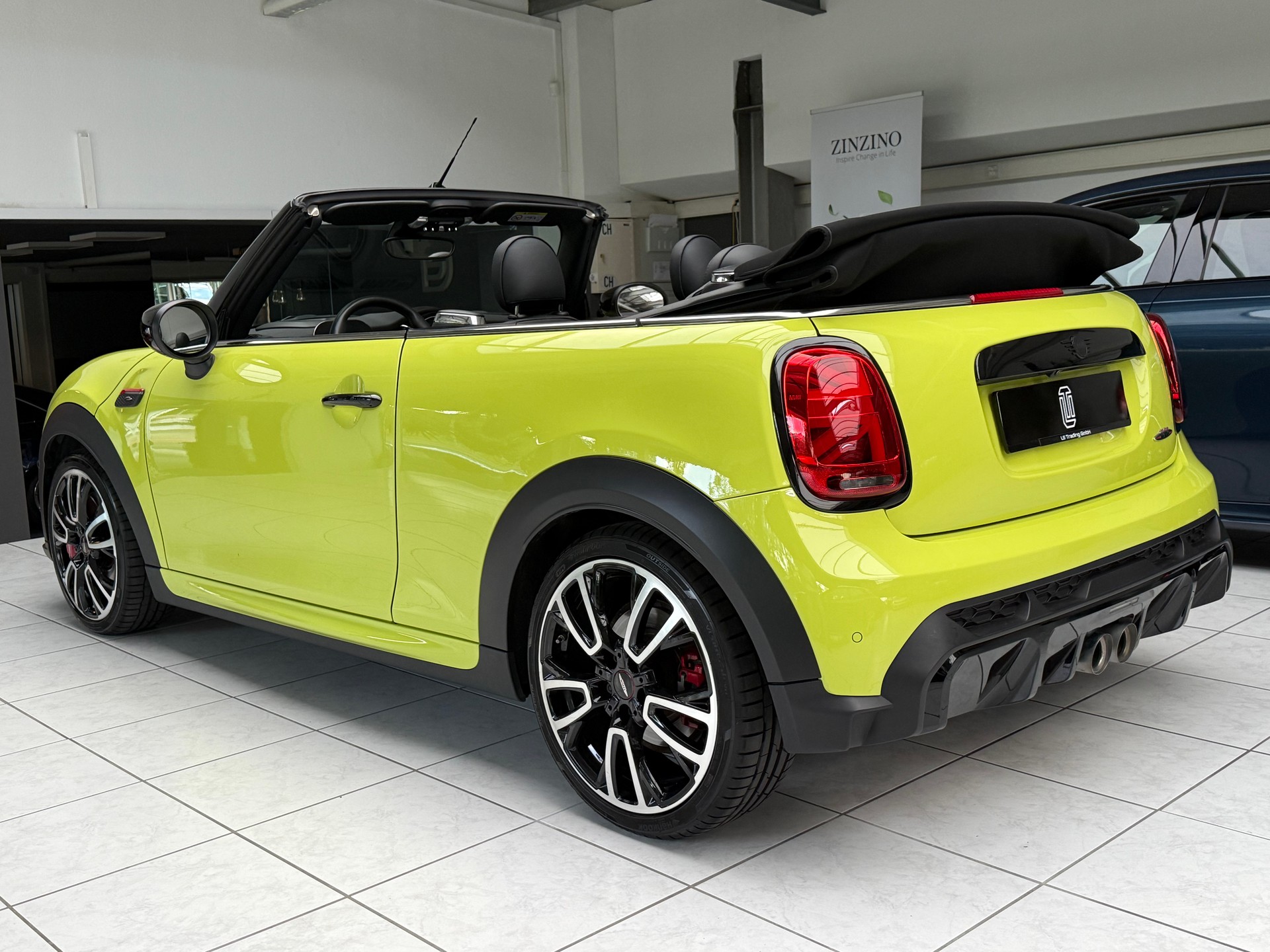 MINI Cooper John Cooper Works Cabriolet Steptronic-image-2