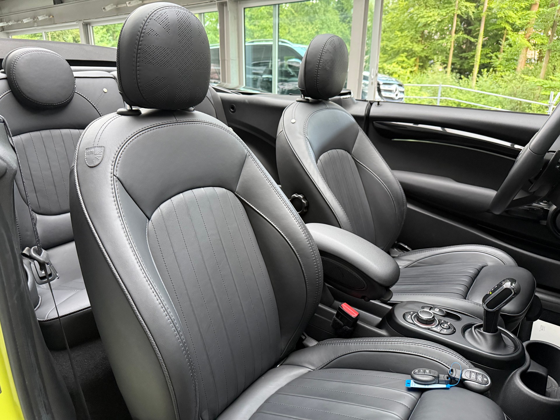 MINI Cooper John Cooper Works Cabriolet Steptronic-image-7
