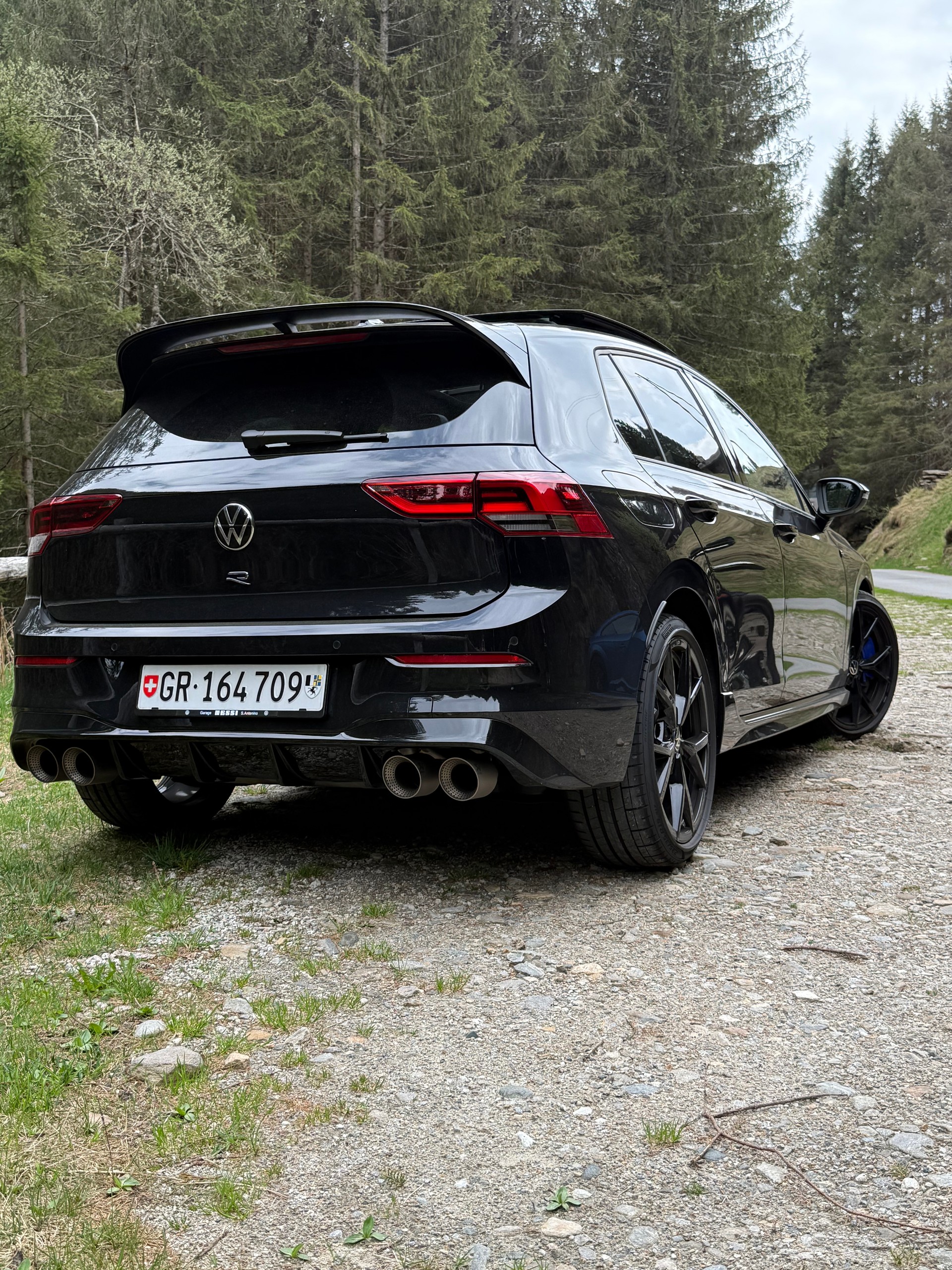 VW R-image-0