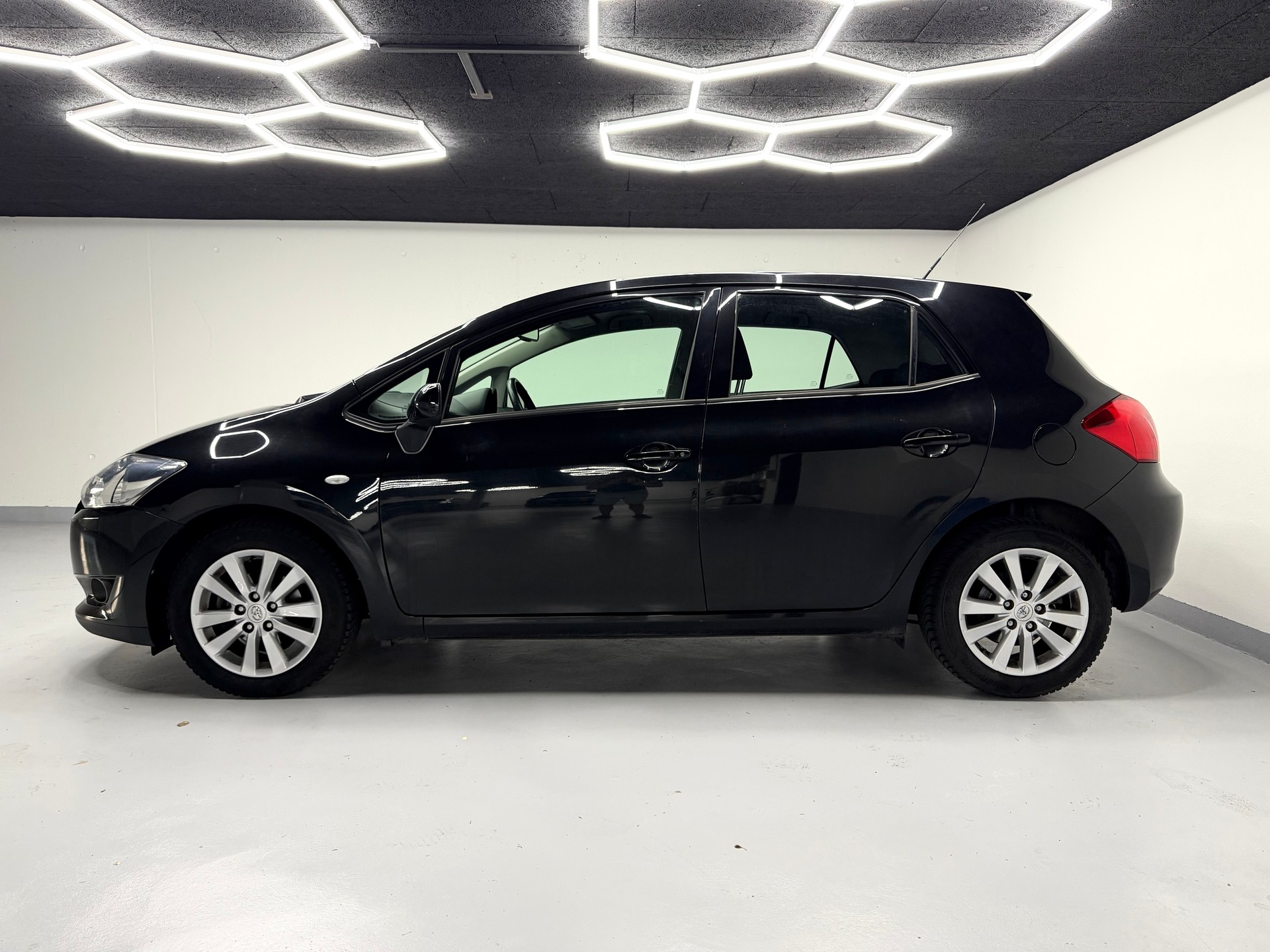 TOYOTA Auris 1.8 Linea Sol-image-7