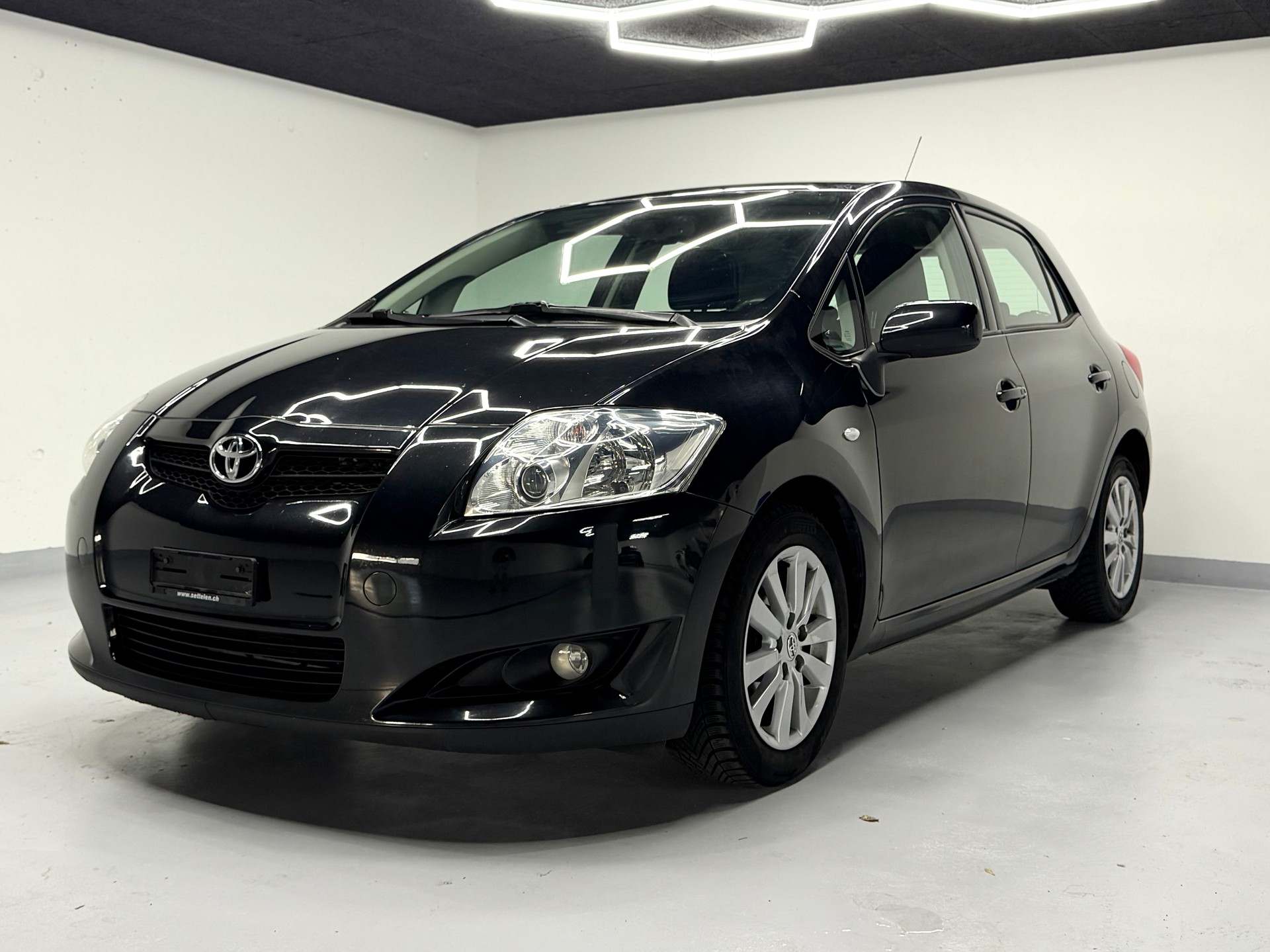 TOYOTA Auris 1.8 Linea Sol-image-0