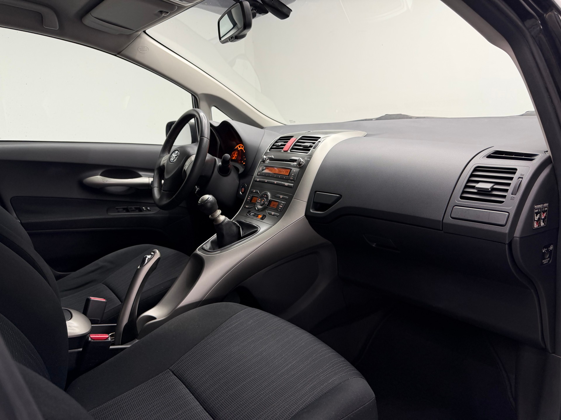 TOYOTA Auris 1.8 Linea Sol-image-11