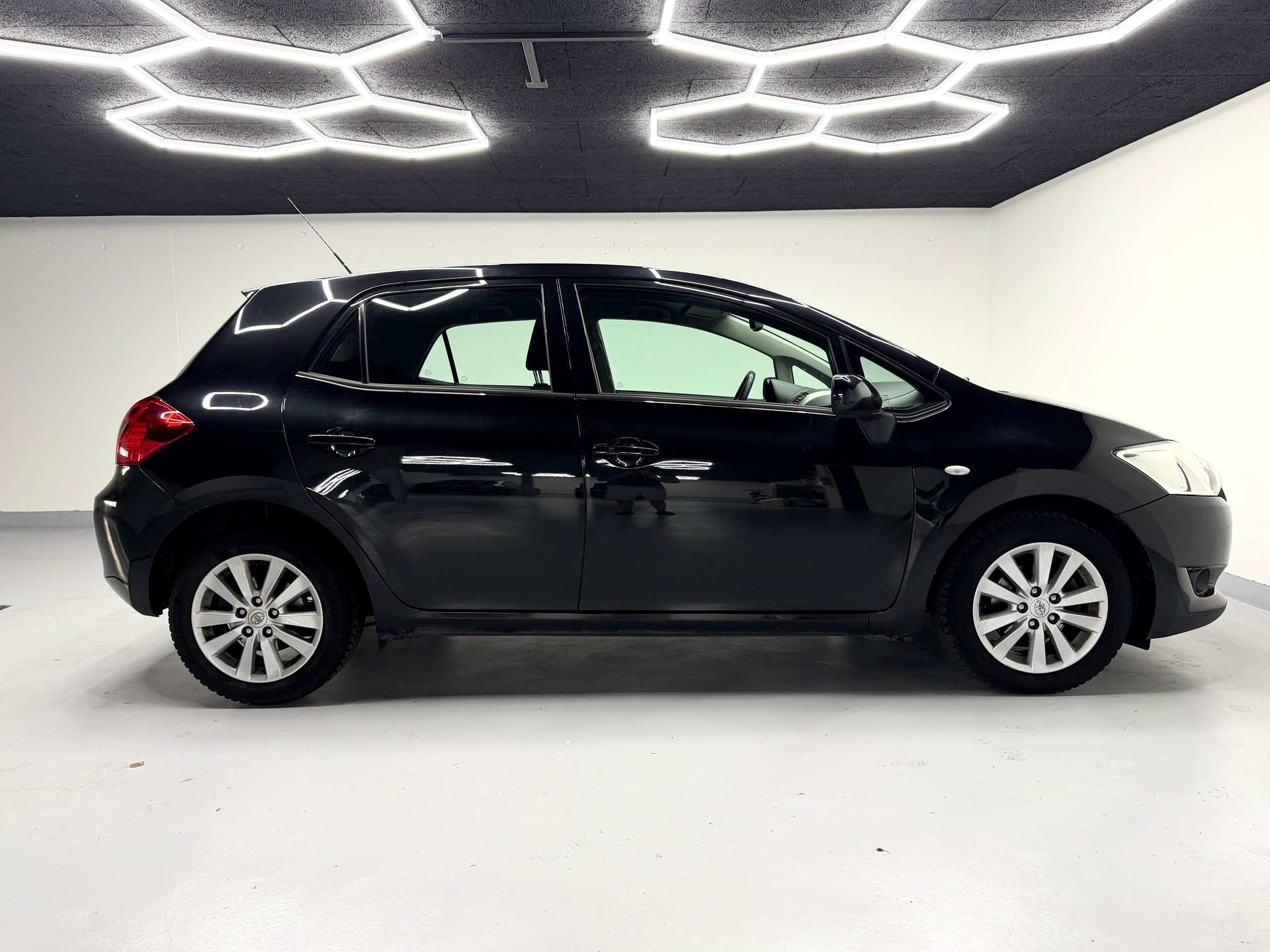 TOYOTA Auris 1.8 Linea Sol-image-3