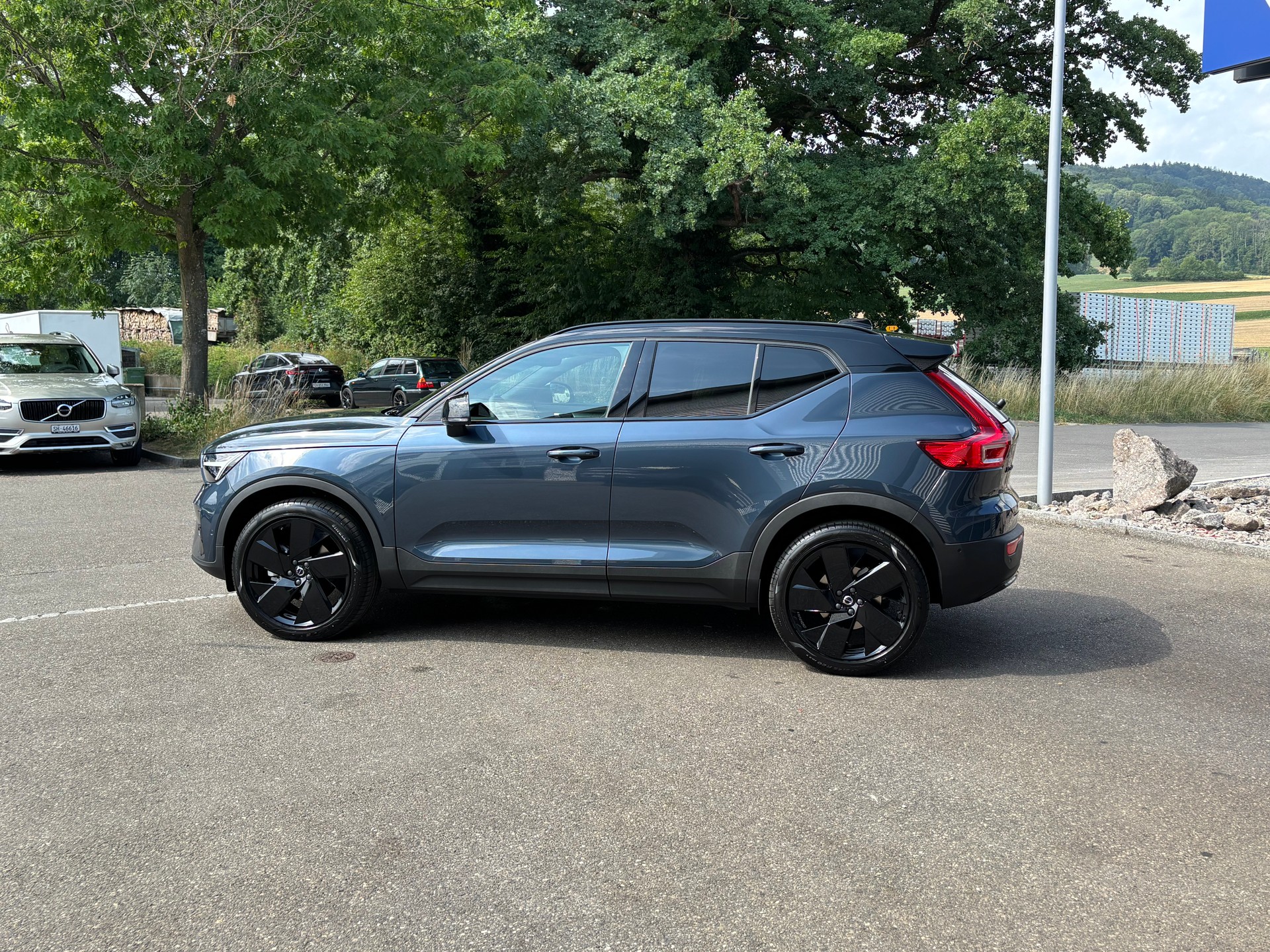 VOLVO XC40 2.0 B4 MH Black Edition-image-4