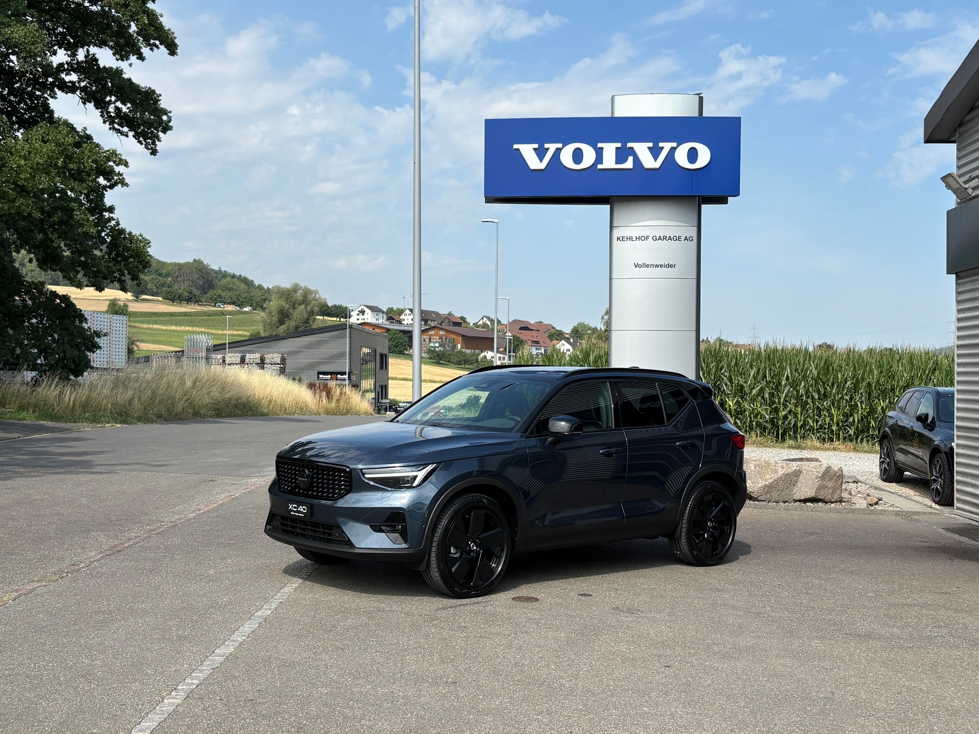 VOLVO XC40 2.0 B4 MH Black Edition-image-0