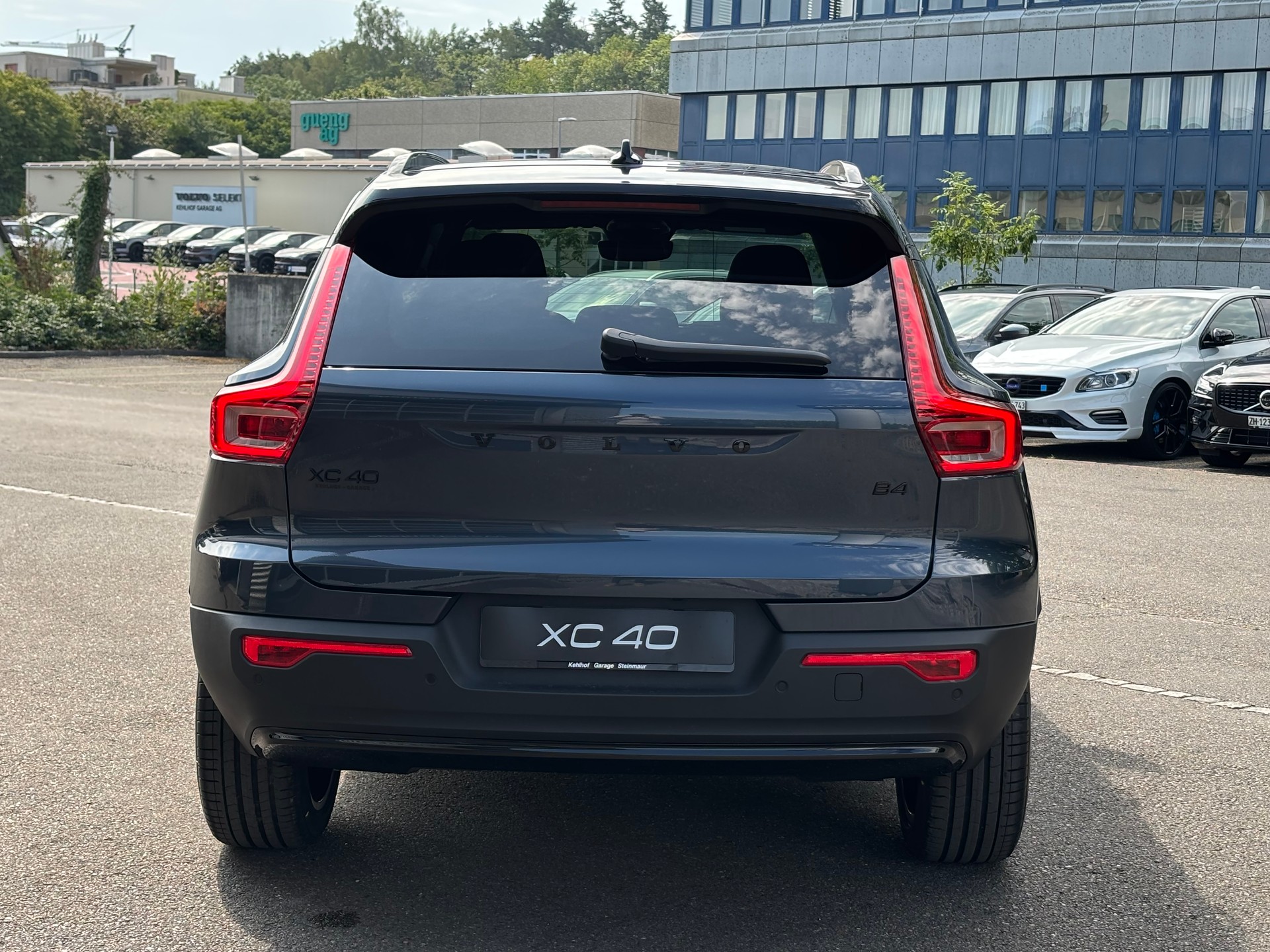 VOLVO XC40 2.0 B4 MH Black Edition-image-7